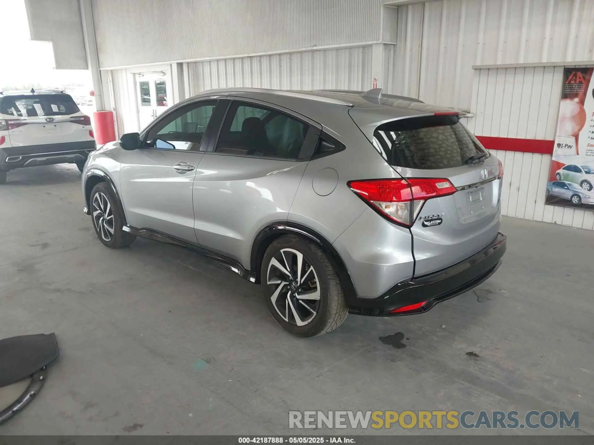 3 Photograph of a damaged car 3CZRU5H1XLM709925 HONDA HR-V 2020