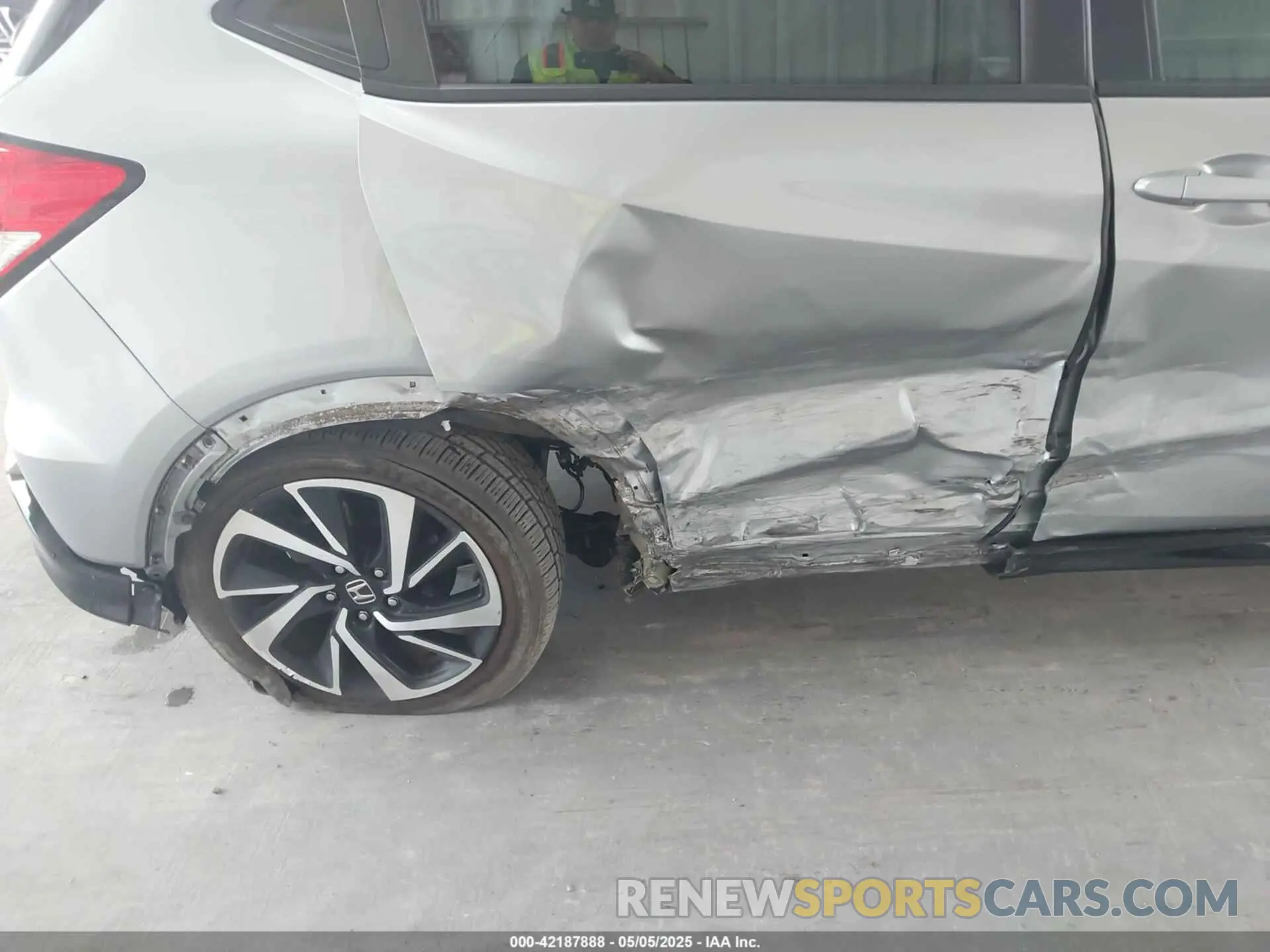 6 Photograph of a damaged car 3CZRU5H1XLM709925 HONDA HR-V 2020