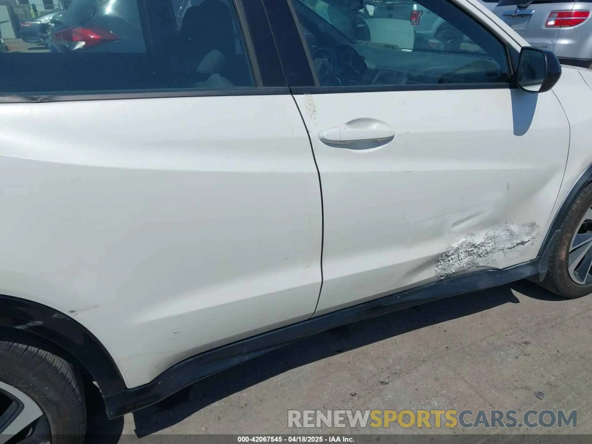 17 Photograph of a damaged car 3CZRU5H1XLM717684 HONDA HR-V 2020