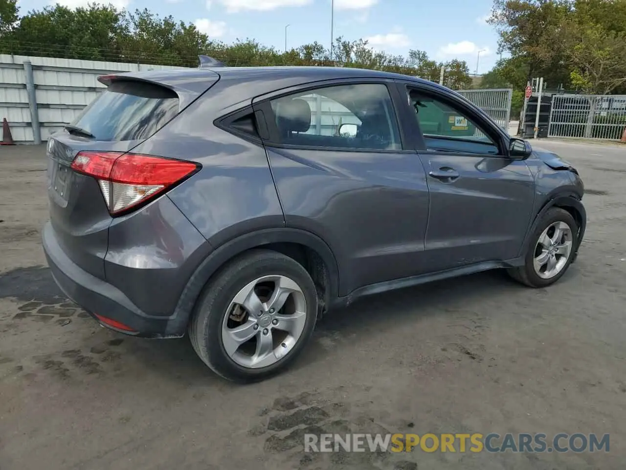 3 Photograph of a damaged car 3CZRU5H30LM717002 HONDA HR-V 2020