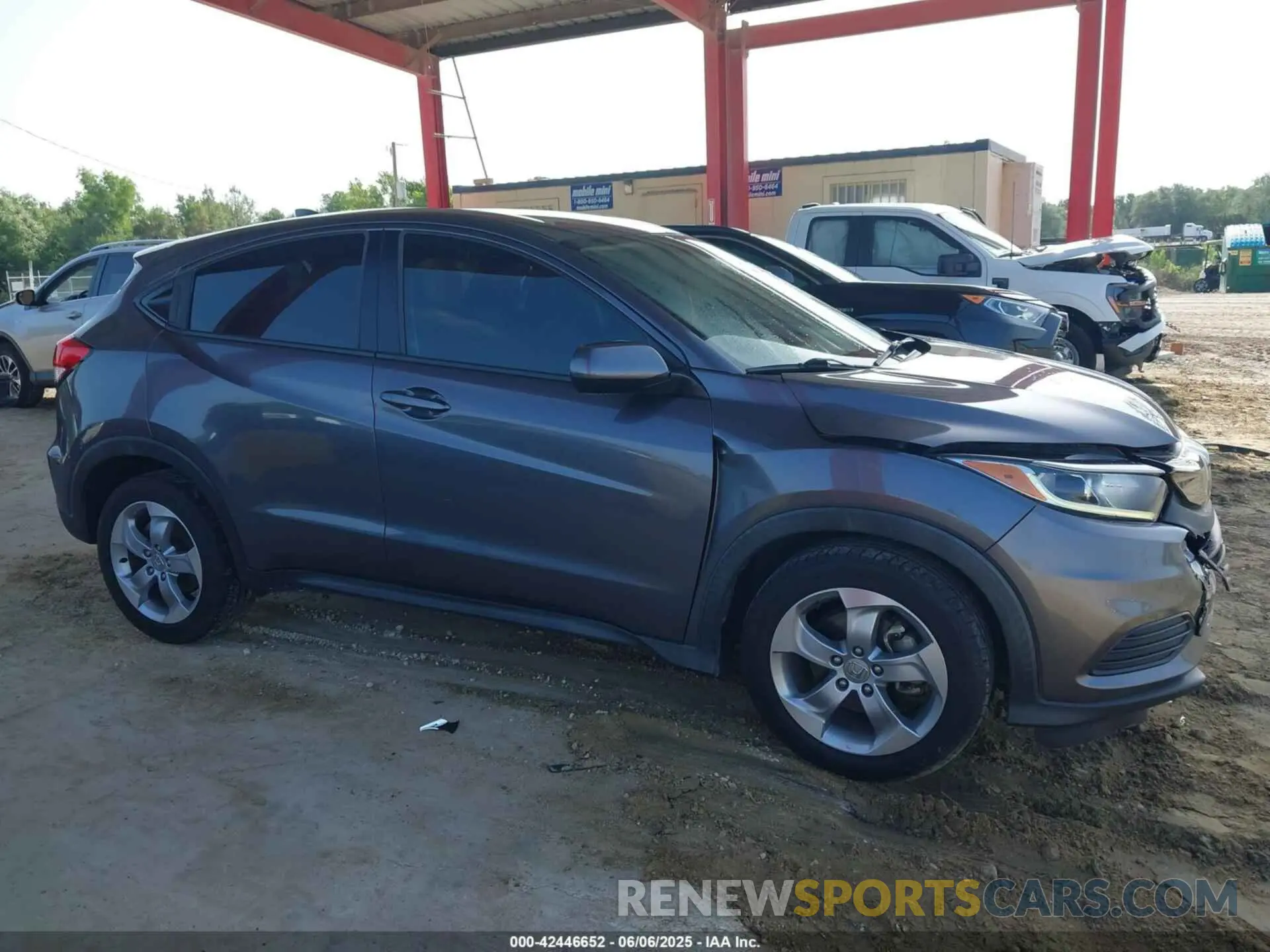 13 Photograph of a damaged car 3CZRU5H30LM718117 HONDA HR-V 2020
