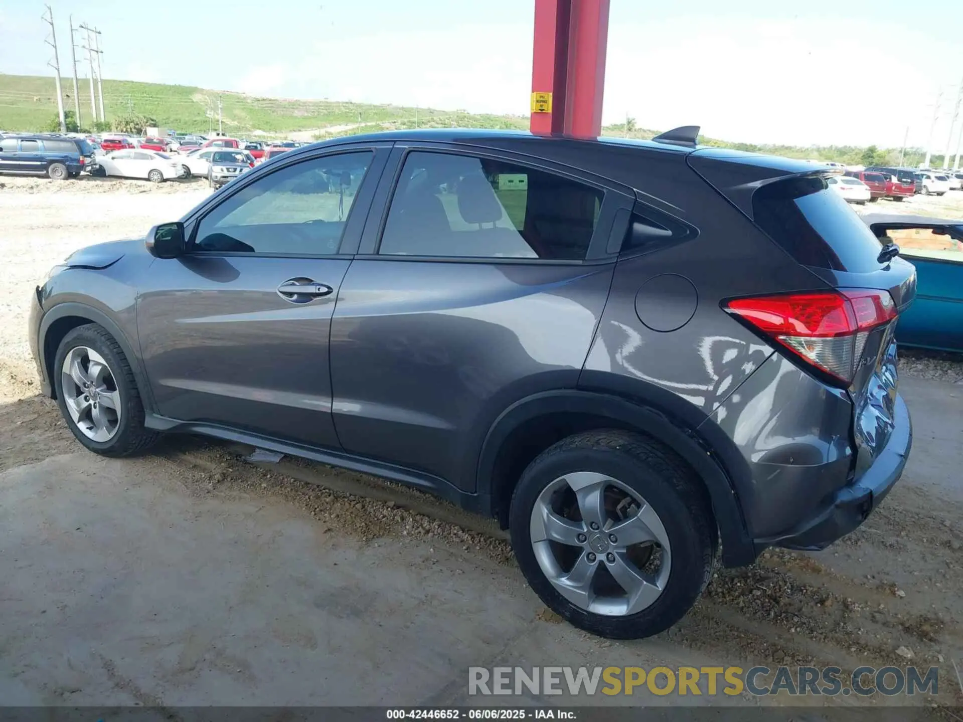 14 Photograph of a damaged car 3CZRU5H30LM718117 HONDA HR-V 2020