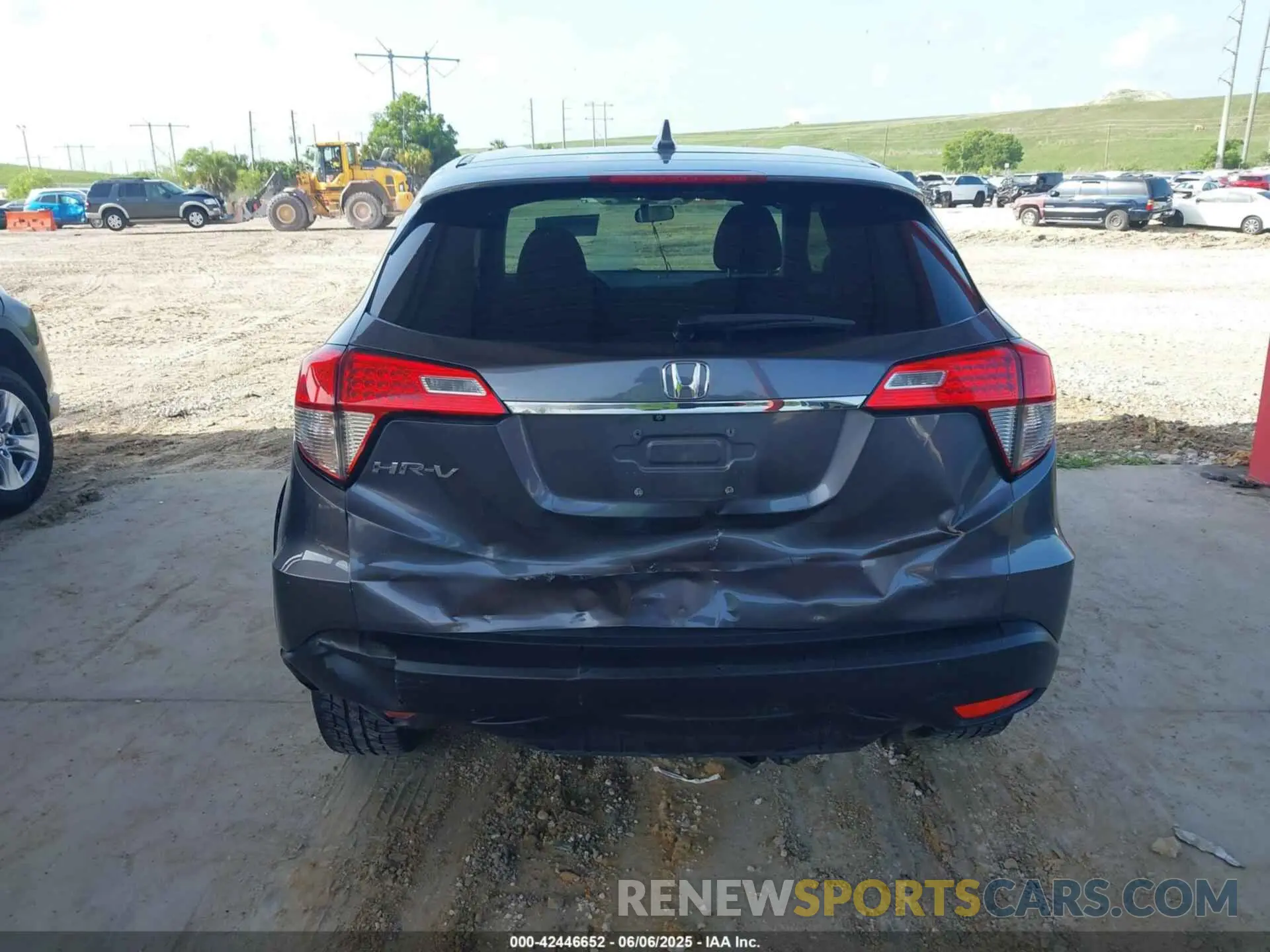 16 Photograph of a damaged car 3CZRU5H30LM718117 HONDA HR-V 2020