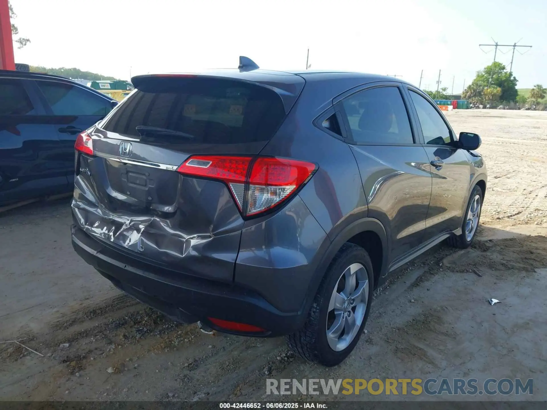 4 Photograph of a damaged car 3CZRU5H30LM718117 HONDA HR-V 2020