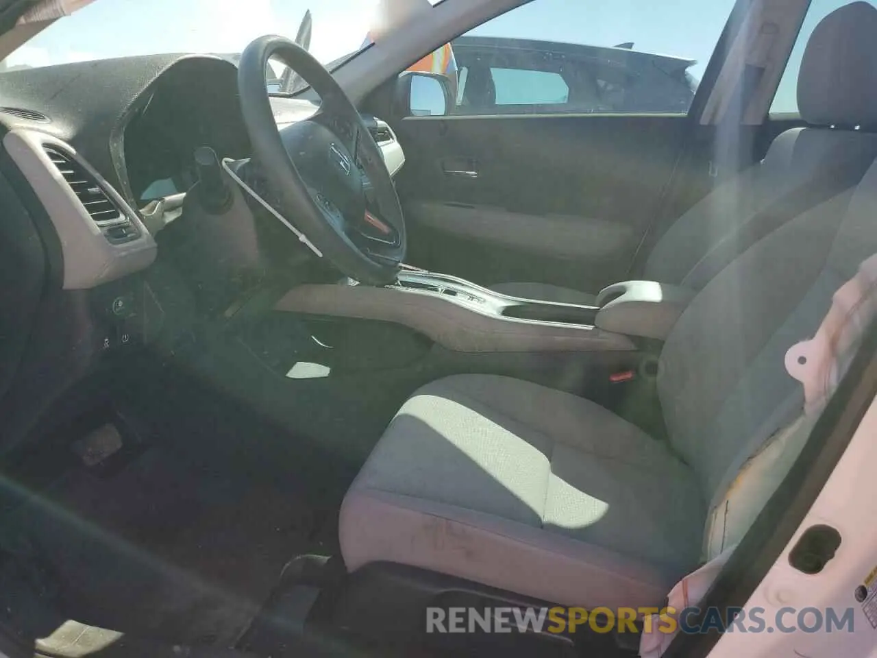 7 Photograph of a damaged car 3CZRU5H31LM718126 HONDA HR-V 2020