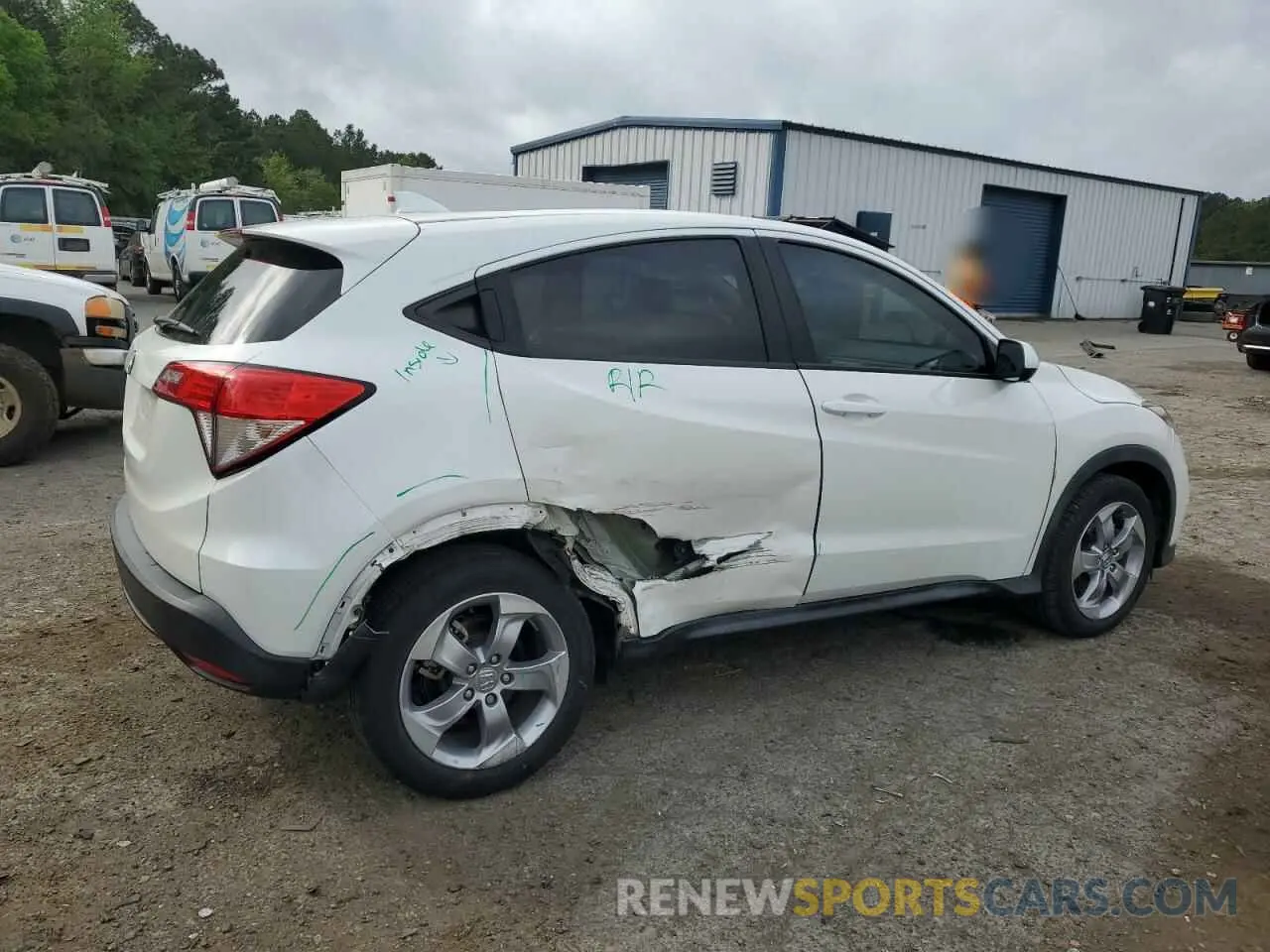 3 Photograph of a damaged car 3CZRU5H32LM705157 HONDA HR-V 2020