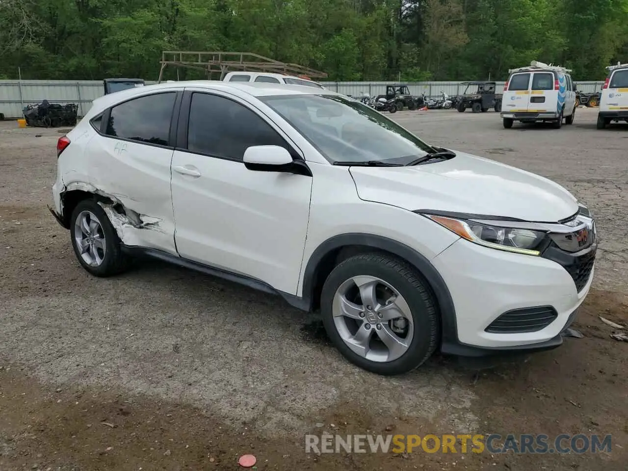4 Photograph of a damaged car 3CZRU5H32LM705157 HONDA HR-V 2020