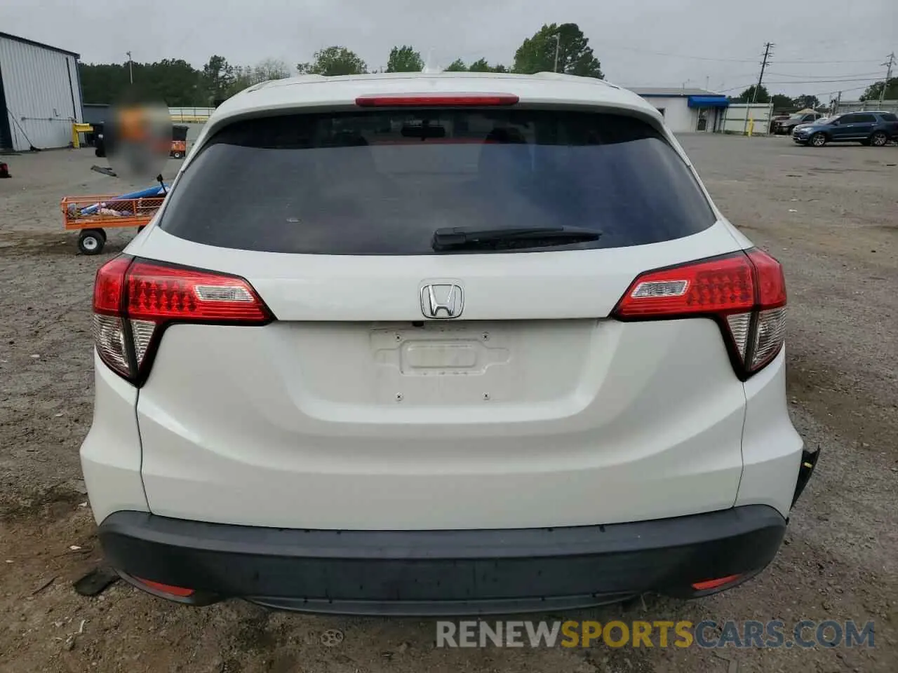6 Photograph of a damaged car 3CZRU5H32LM705157 HONDA HR-V 2020