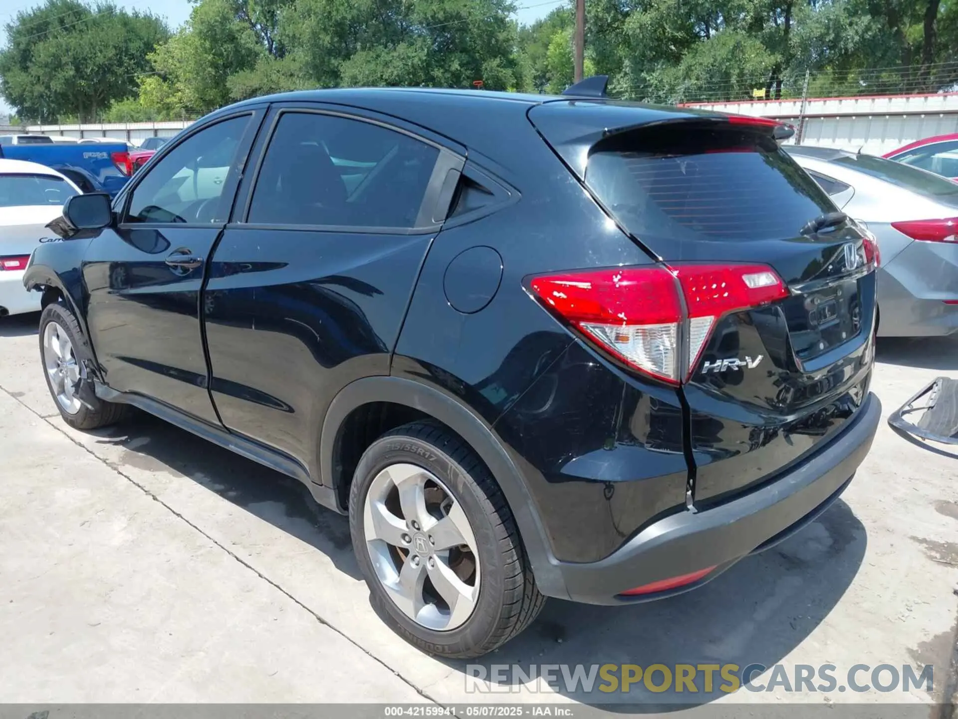 3 Photograph of a damaged car 3CZRU5H33LM705295 HONDA HR-V 2020