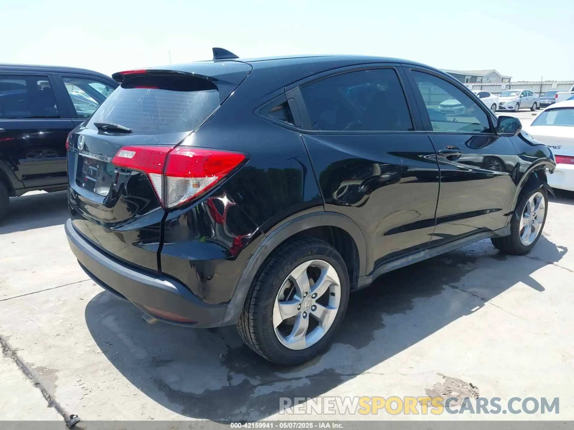 4 Photograph of a damaged car 3CZRU5H33LM705295 HONDA HR-V 2020