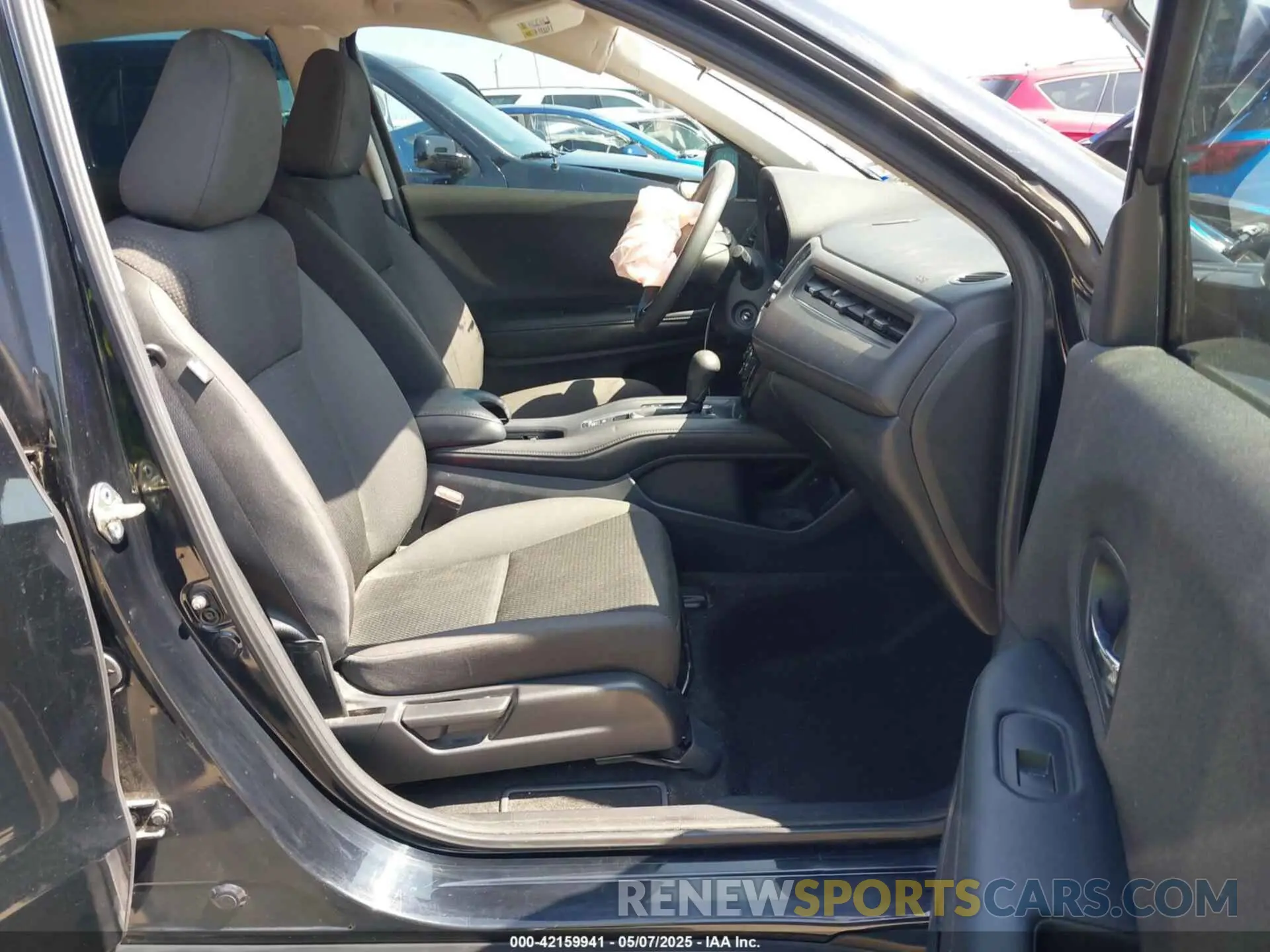 5 Photograph of a damaged car 3CZRU5H33LM705295 HONDA HR-V 2020
