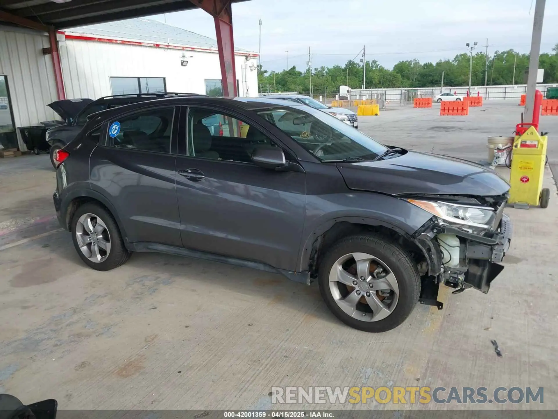 14 Photograph of a damaged car 3CZRU5H35LM708117 HONDA HR-V 2020