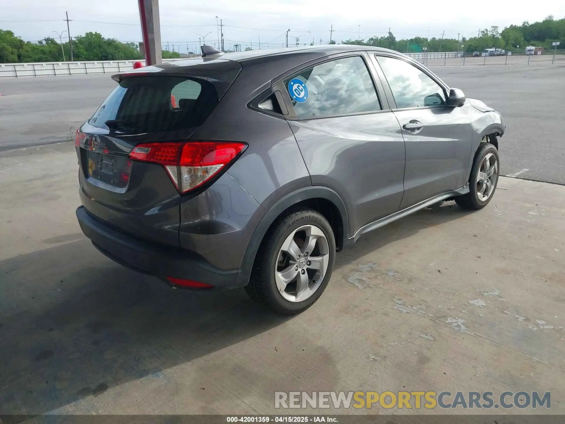 4 Photograph of a damaged car 3CZRU5H35LM708117 HONDA HR-V 2020