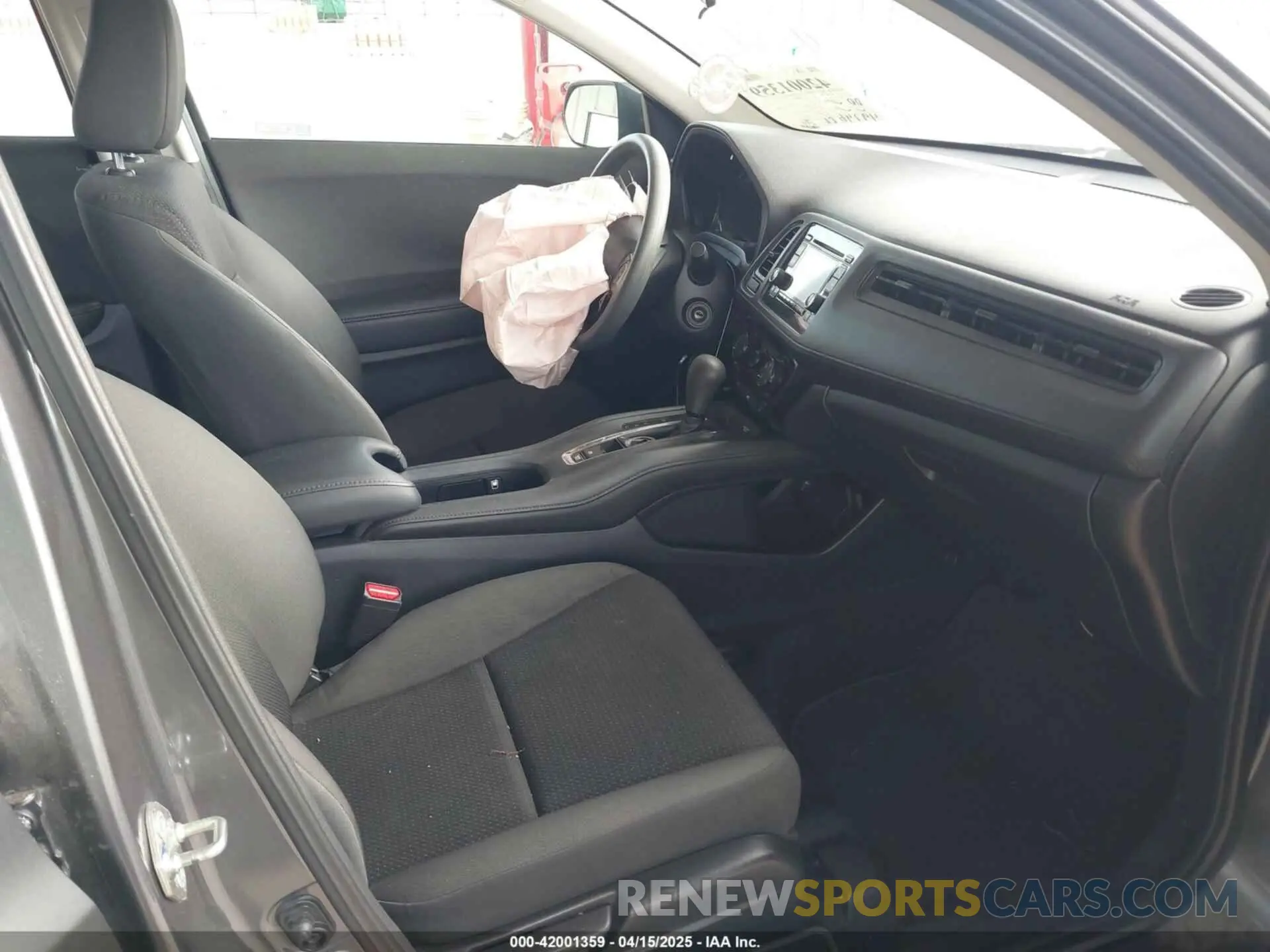5 Photograph of a damaged car 3CZRU5H35LM708117 HONDA HR-V 2020