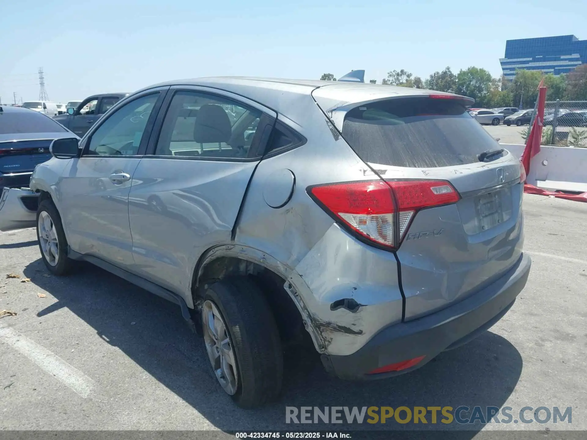 3 Photograph of a damaged car 3CZRU5H37LM703999 HONDA HR-V 2020