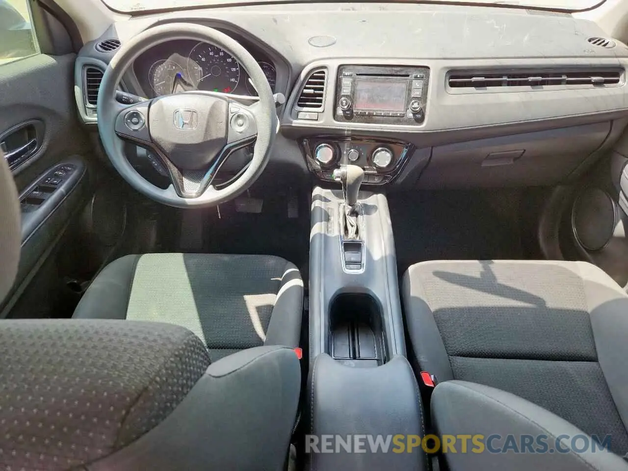 8 Photograph of a damaged car 3CZRU5H37LM706546 HONDA HR-V 2020
