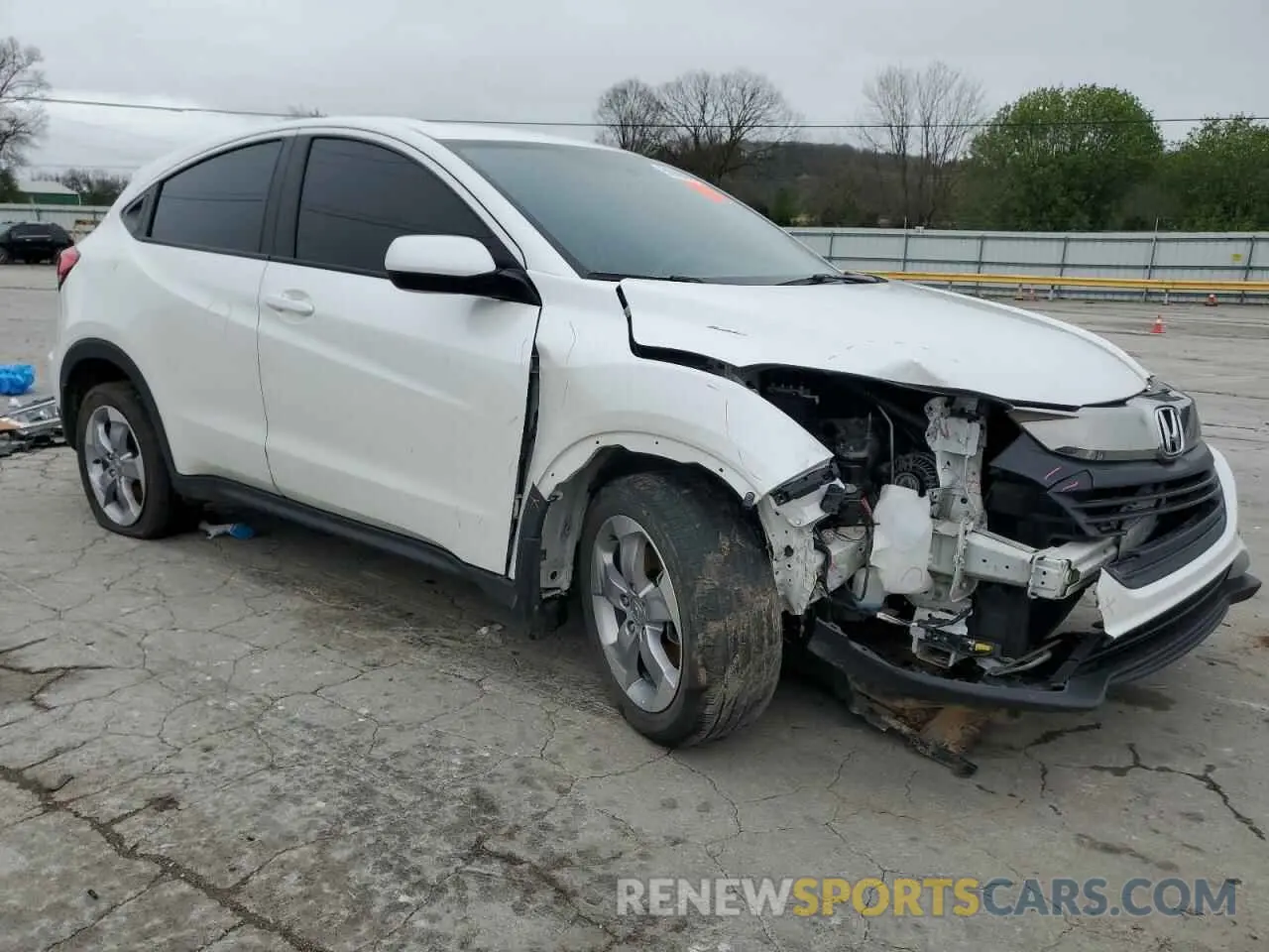 4 Photograph of a damaged car 3CZRU5H37LM716963 HONDA HR-V 2020