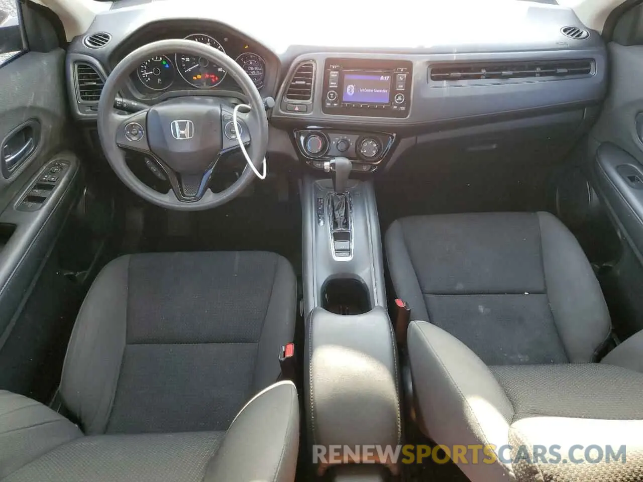 8 Photograph of a damaged car 3CZRU5H38LM713831 HONDA HR-V 2020