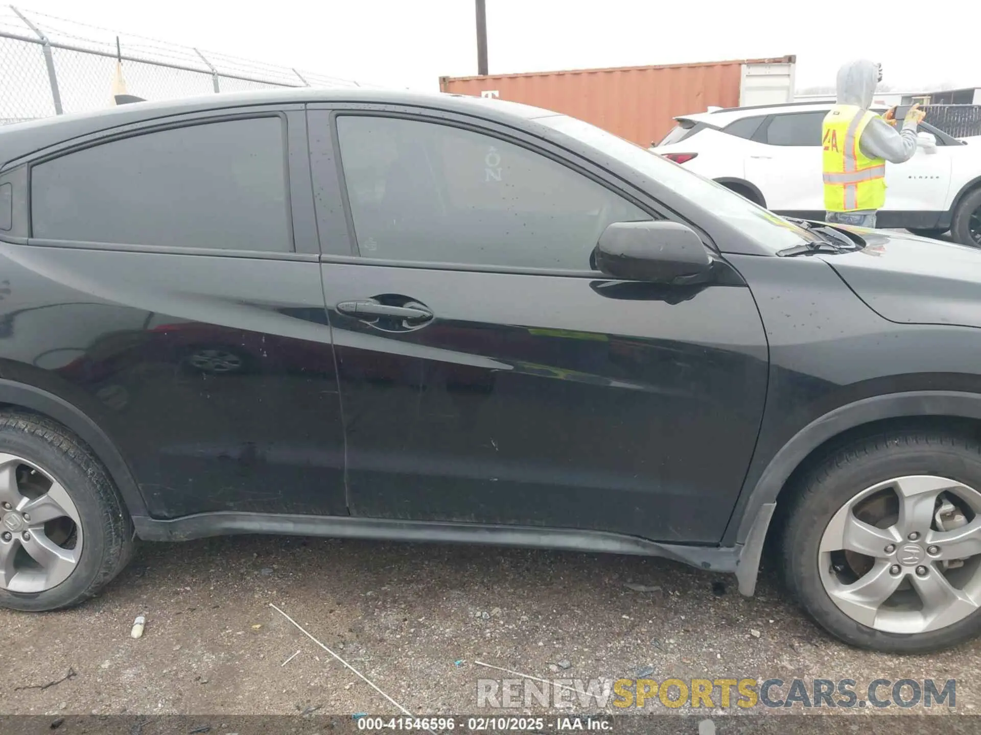 13 Photograph of a damaged car 3CZRU5H39LM707343 HONDA HR-V 2020