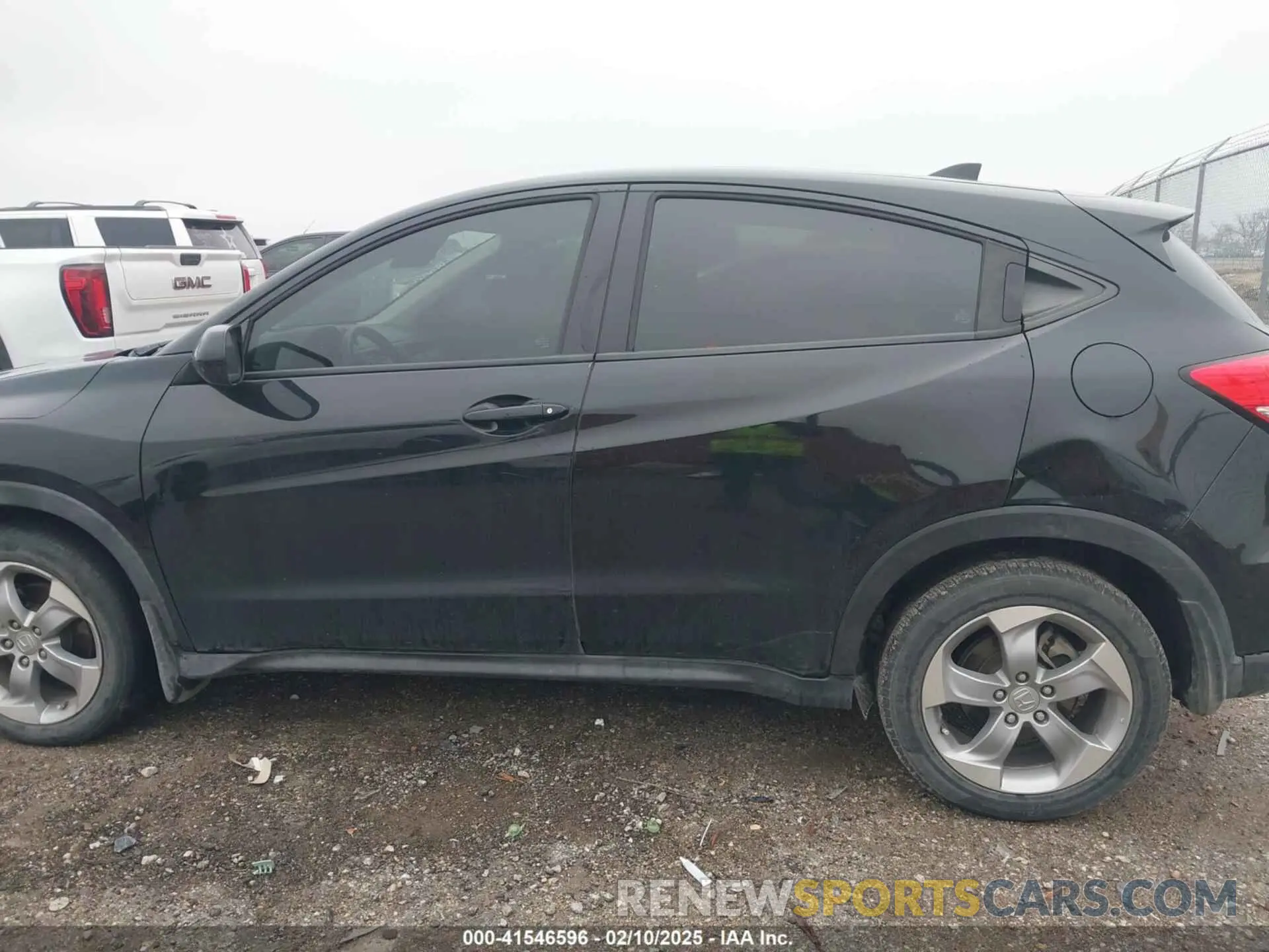 14 Photograph of a damaged car 3CZRU5H39LM707343 HONDA HR-V 2020