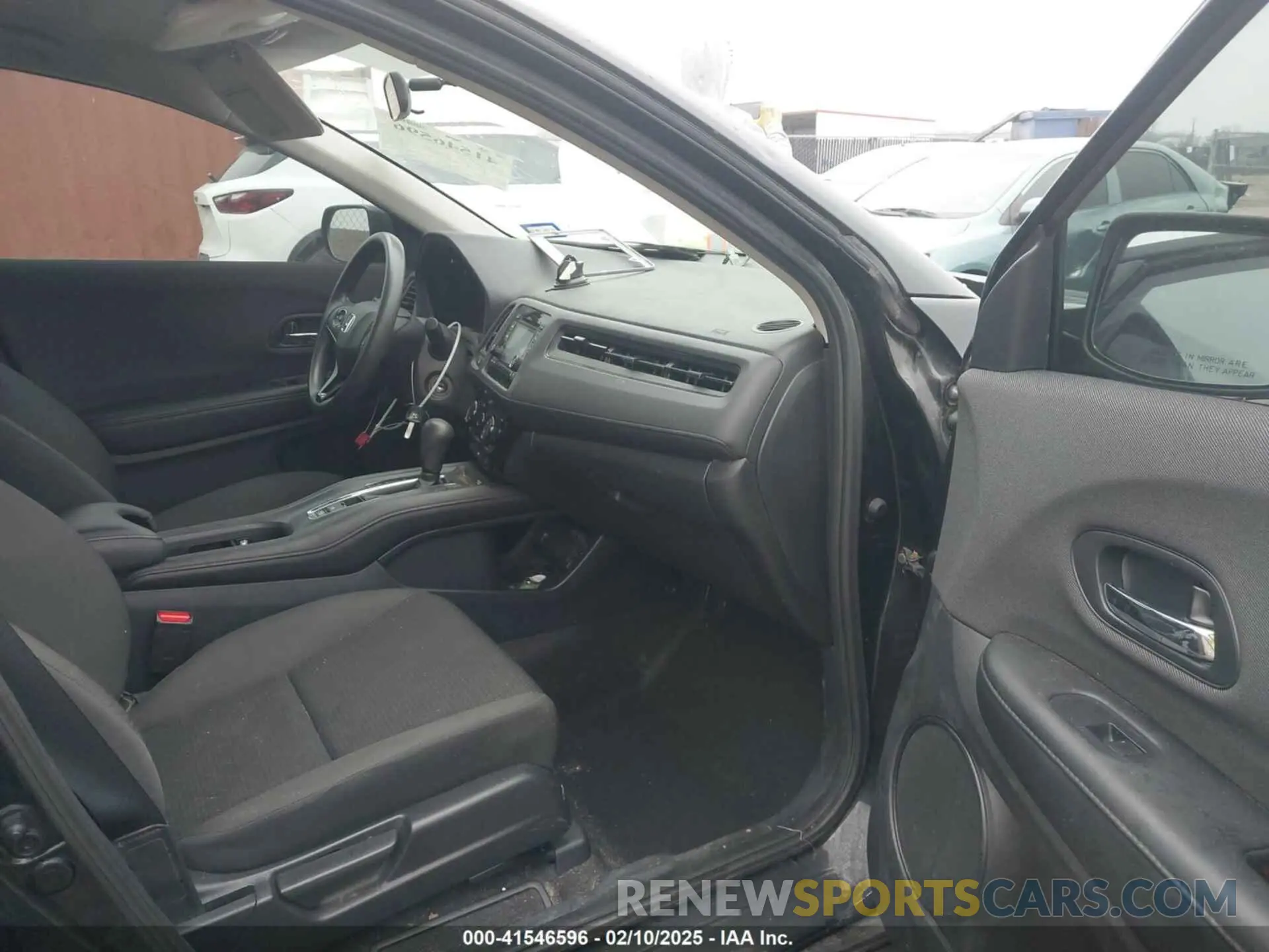 5 Photograph of a damaged car 3CZRU5H39LM707343 HONDA HR-V 2020