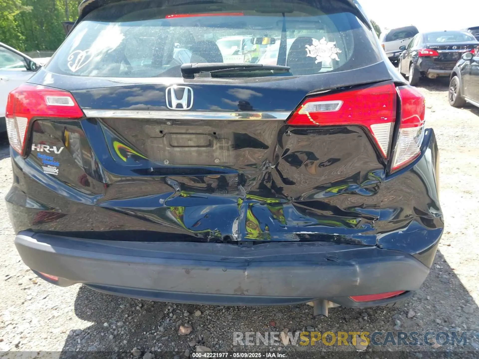 6 Photograph of a damaged car 3CZRU5H39LM711067 HONDA HR-V 2020