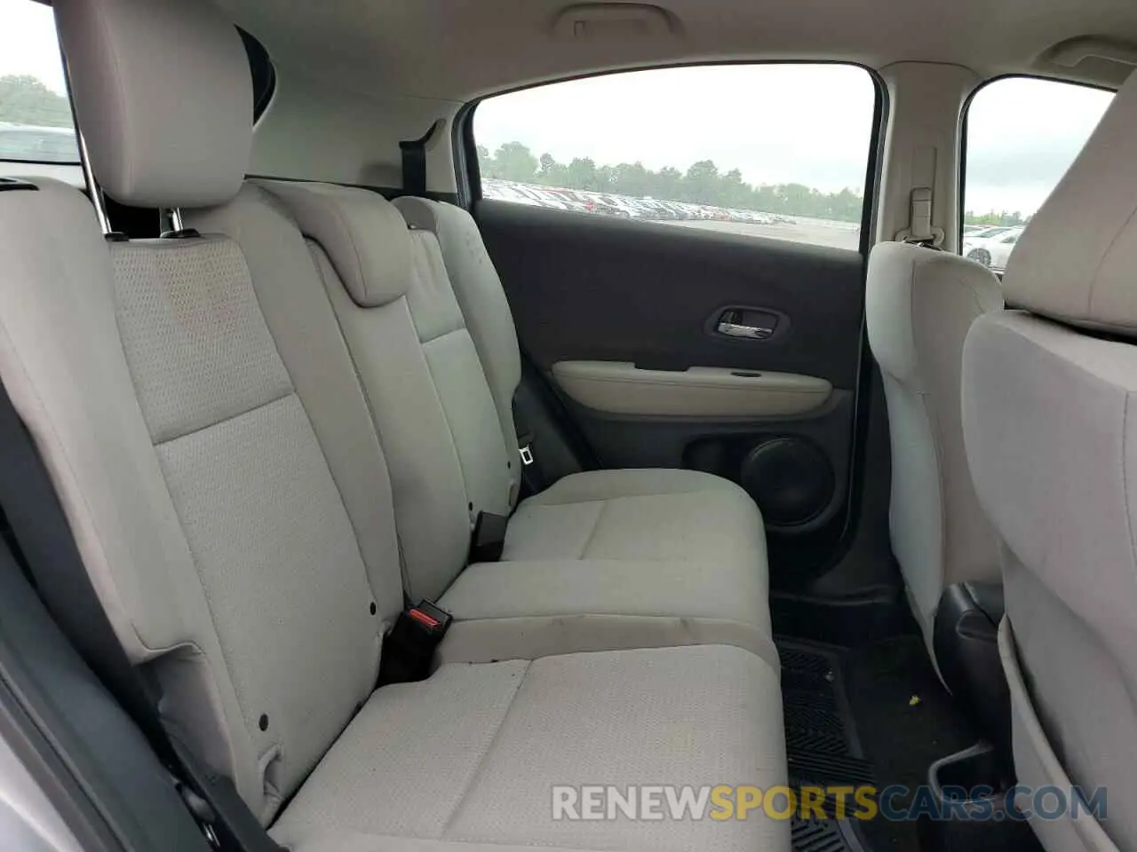 11 Photograph of a damaged car 3CZRU5H39LM711764 HONDA HR-V 2020