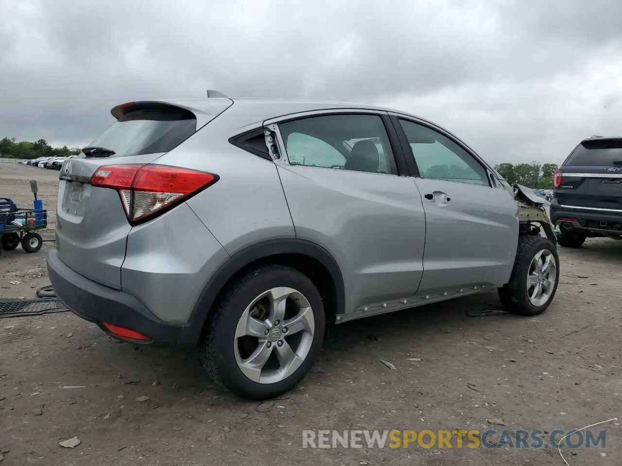 3 Photograph of a damaged car 3CZRU5H39LM711764 HONDA HR-V 2020