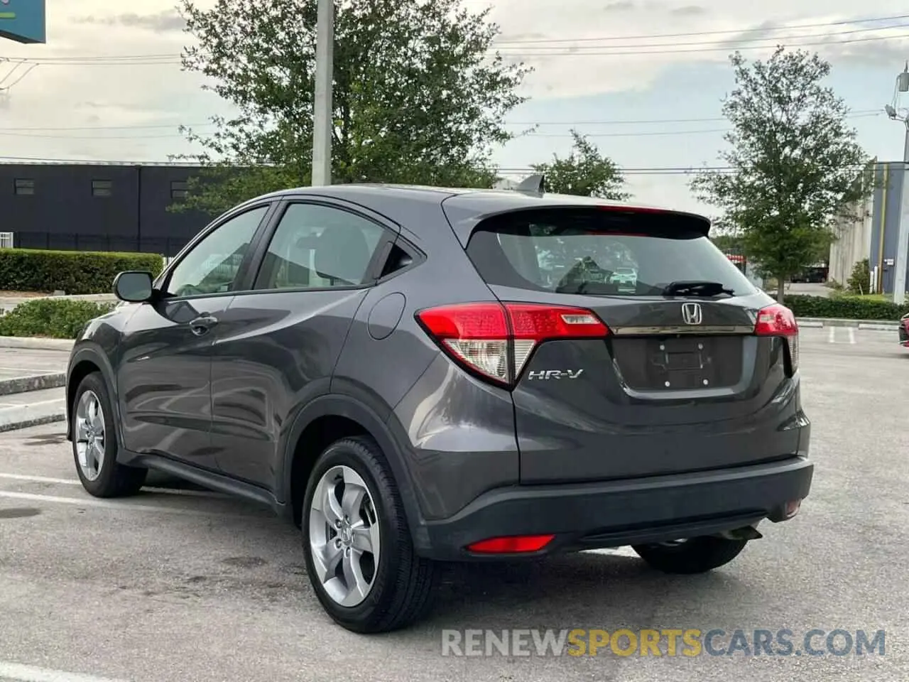 3 Photograph of a damaged car 3CZRU5H3XLM715337 HONDA HR-V 2020