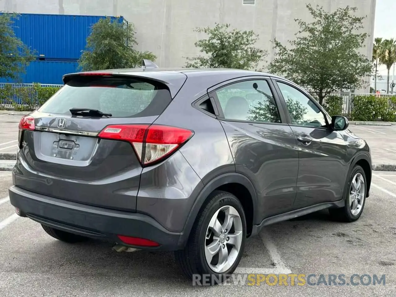 4 Photograph of a damaged car 3CZRU5H3XLM715337 HONDA HR-V 2020