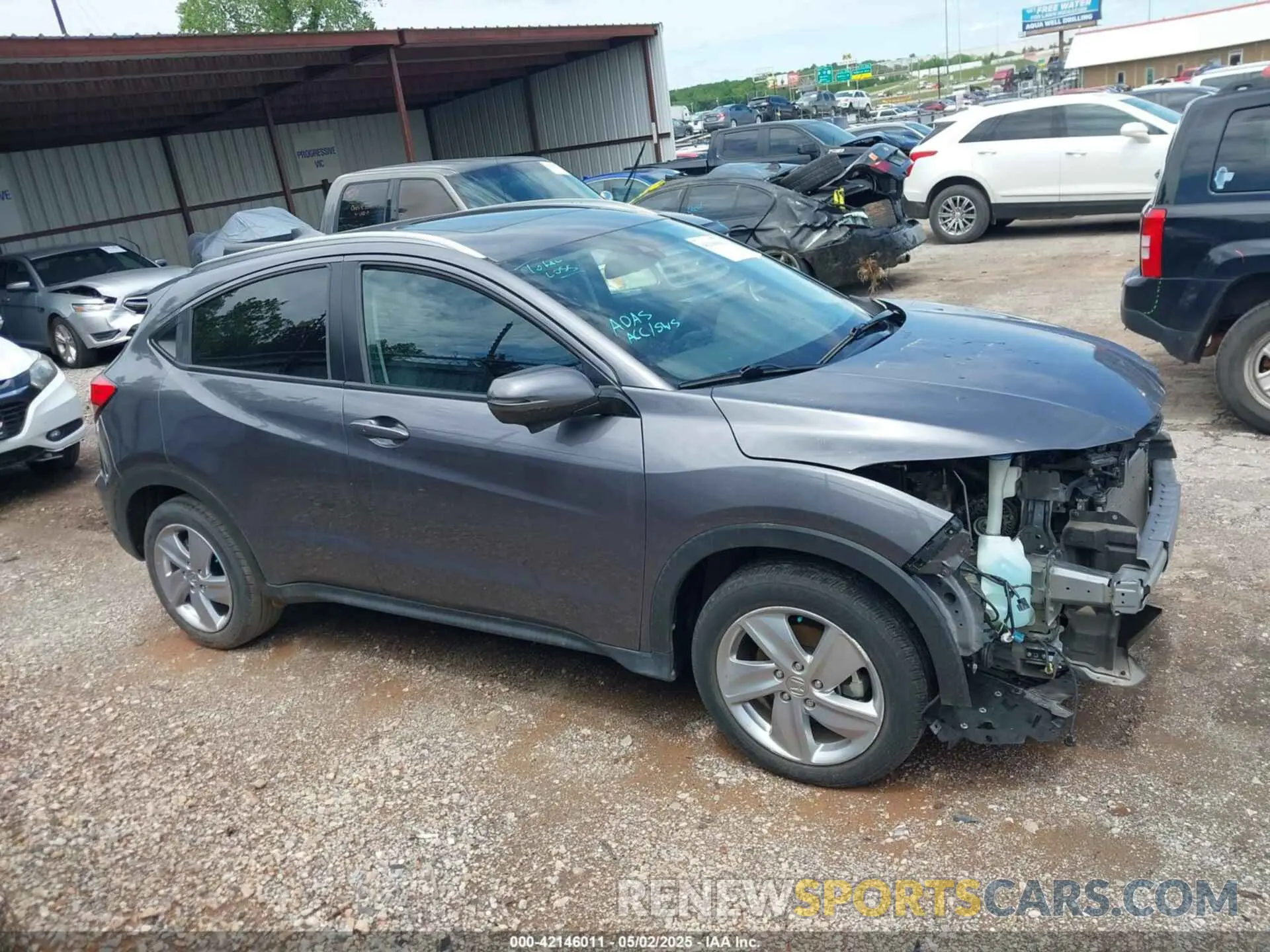 14 Photograph of a damaged car 3CZRU5H51LM703255 HONDA HR-V 2020