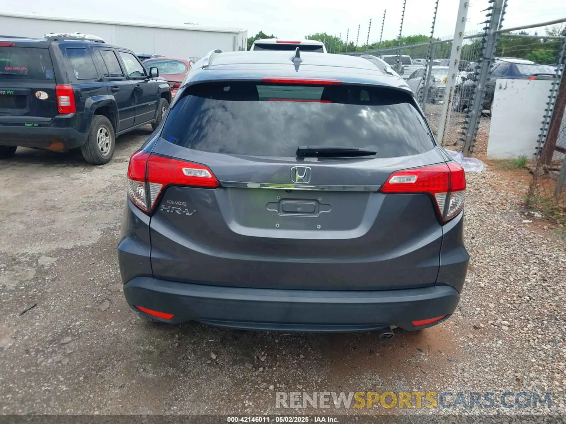 17 Photograph of a damaged car 3CZRU5H51LM703255 HONDA HR-V 2020