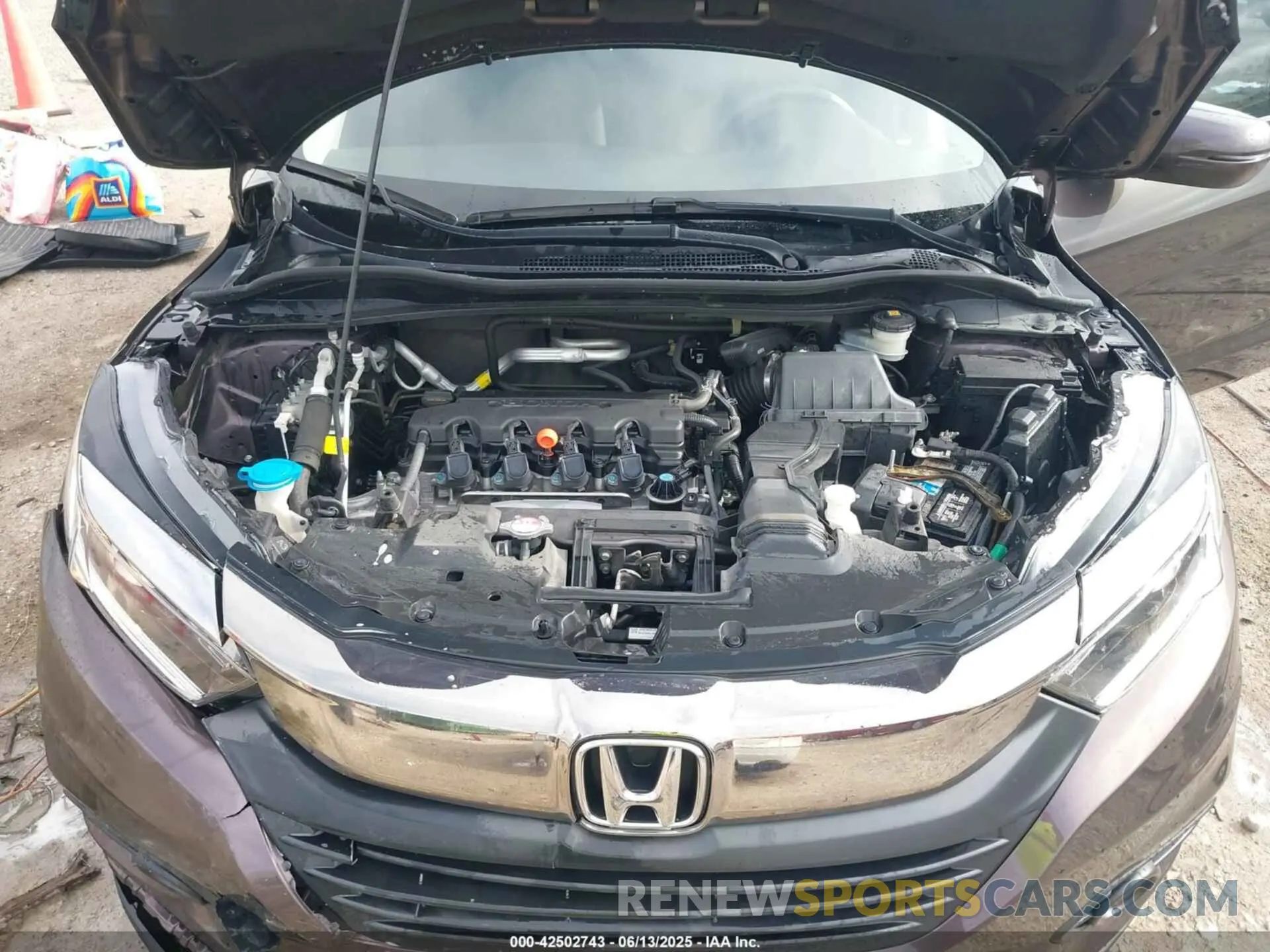 10 Photograph of a damaged car 3CZRU5H52LM700932 HONDA HR-V 2020