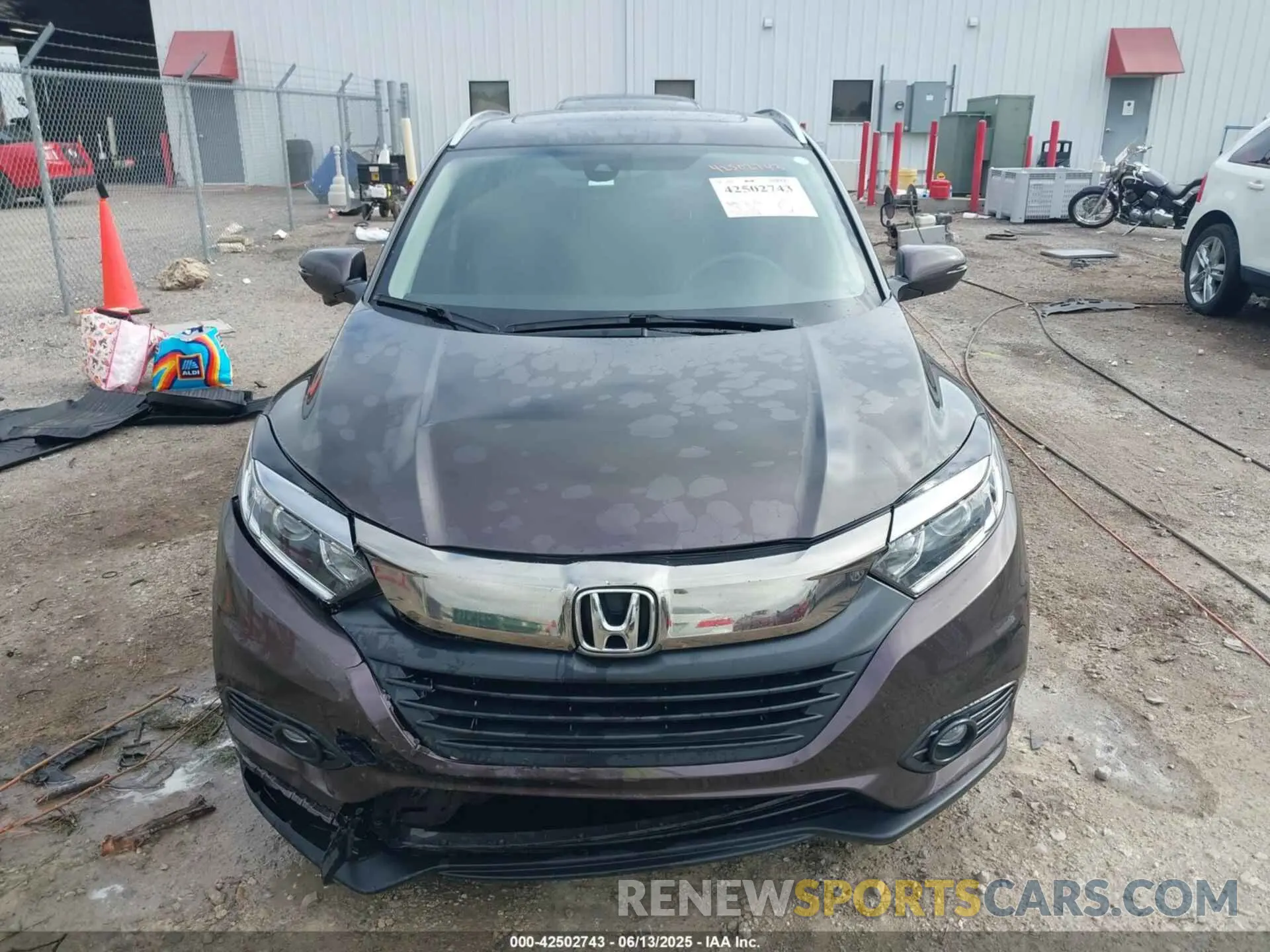 12 Photograph of a damaged car 3CZRU5H52LM700932 HONDA HR-V 2020