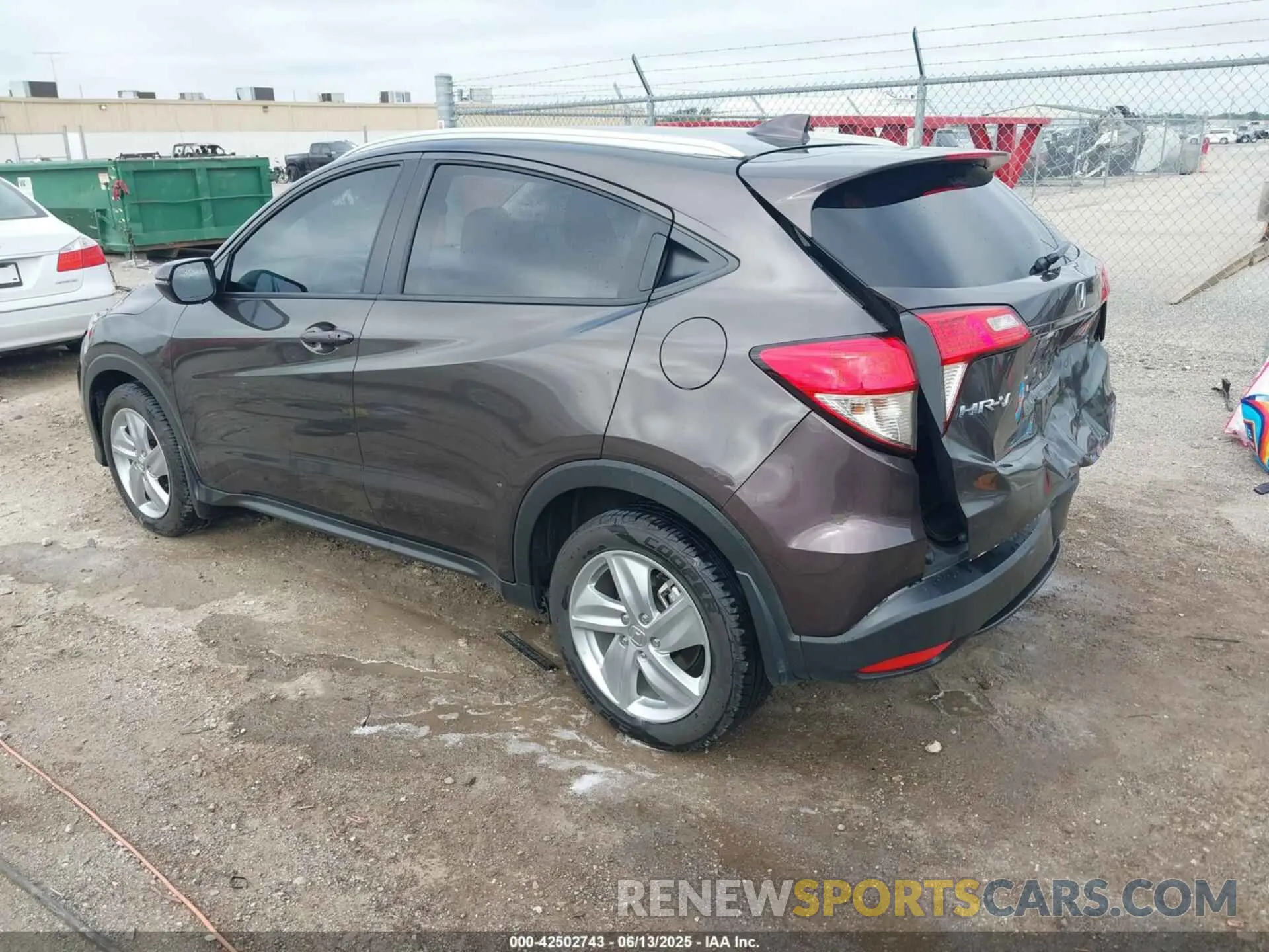 3 Photograph of a damaged car 3CZRU5H52LM700932 HONDA HR-V 2020