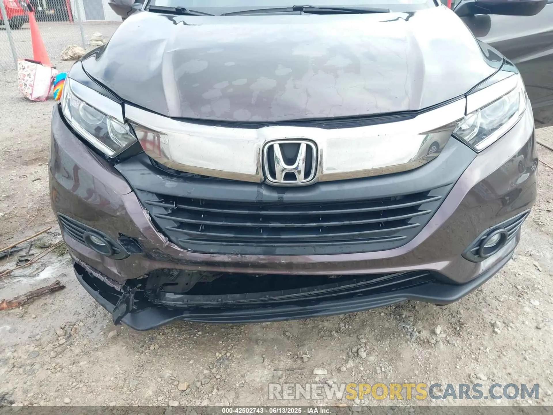6 Photograph of a damaged car 3CZRU5H52LM700932 HONDA HR-V 2020