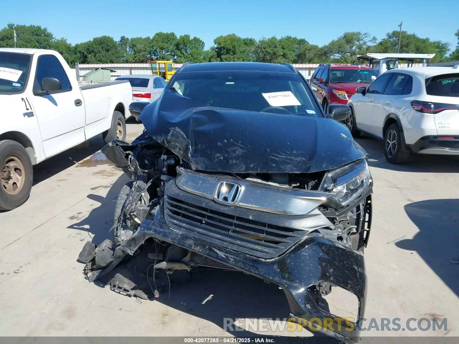 13 Photograph of a damaged car 3CZRU5H52LM708254 HONDA HR-V 2020