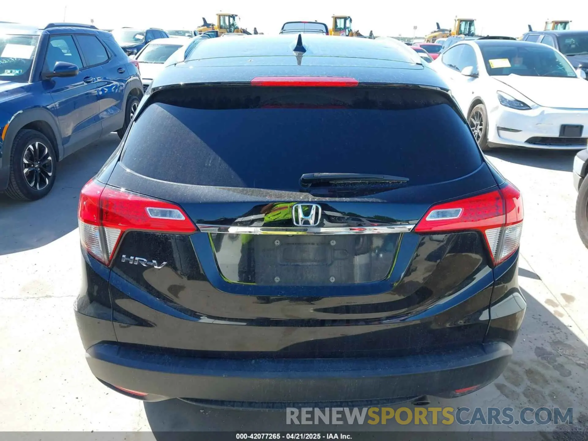 17 Photograph of a damaged car 3CZRU5H52LM708254 HONDA HR-V 2020