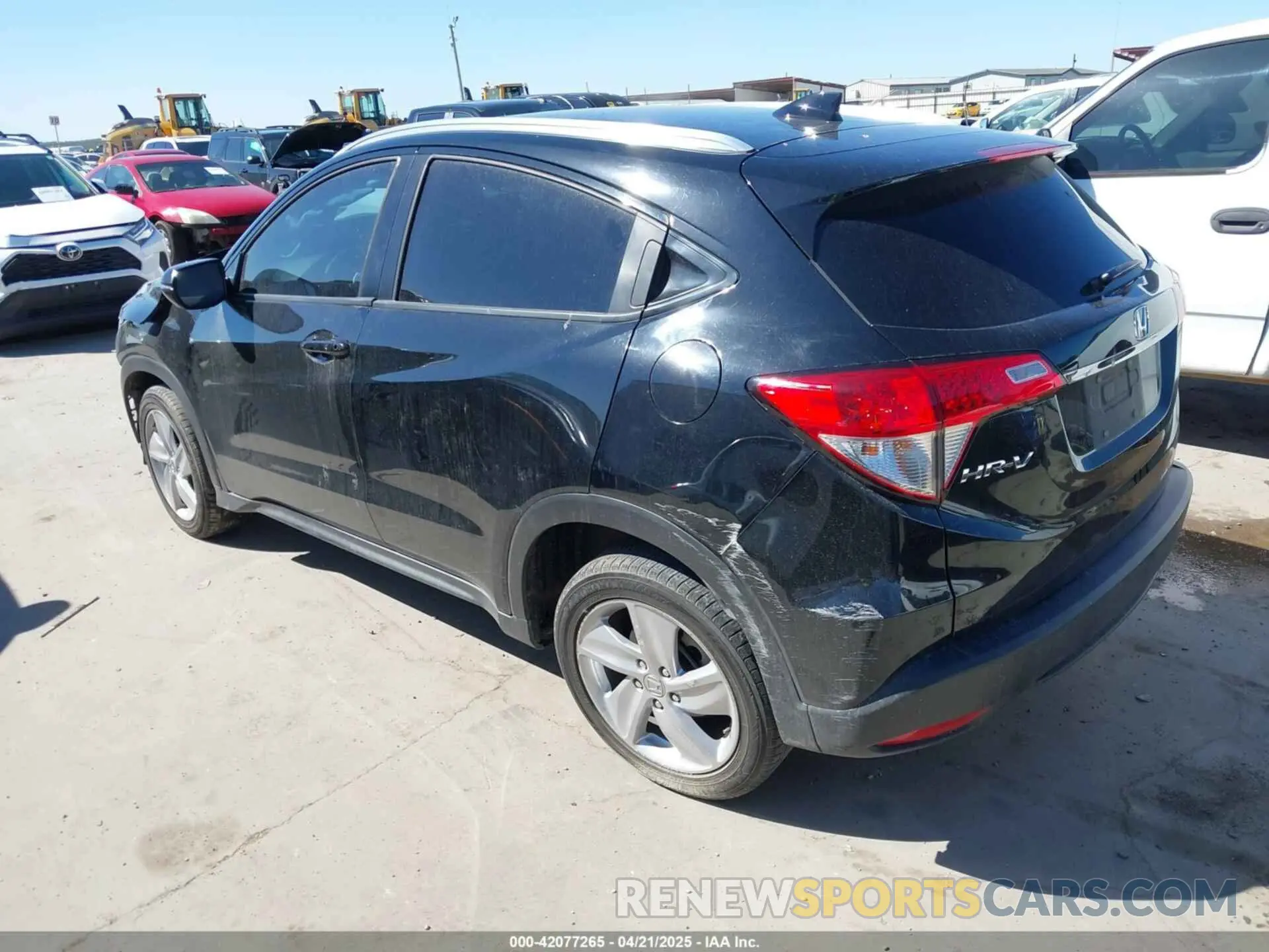 3 Photograph of a damaged car 3CZRU5H52LM708254 HONDA HR-V 2020
