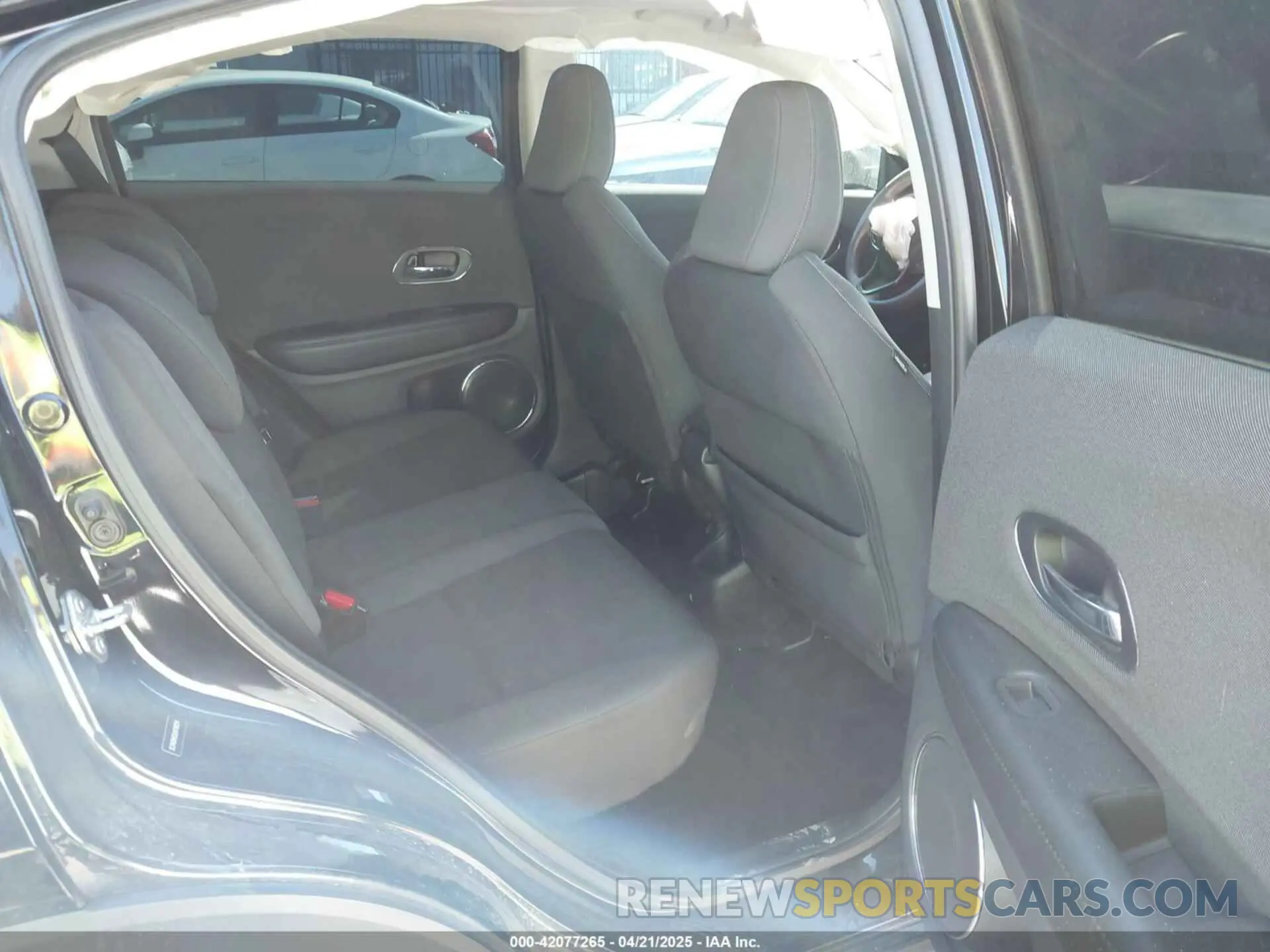 8 Photograph of a damaged car 3CZRU5H52LM708254 HONDA HR-V 2020