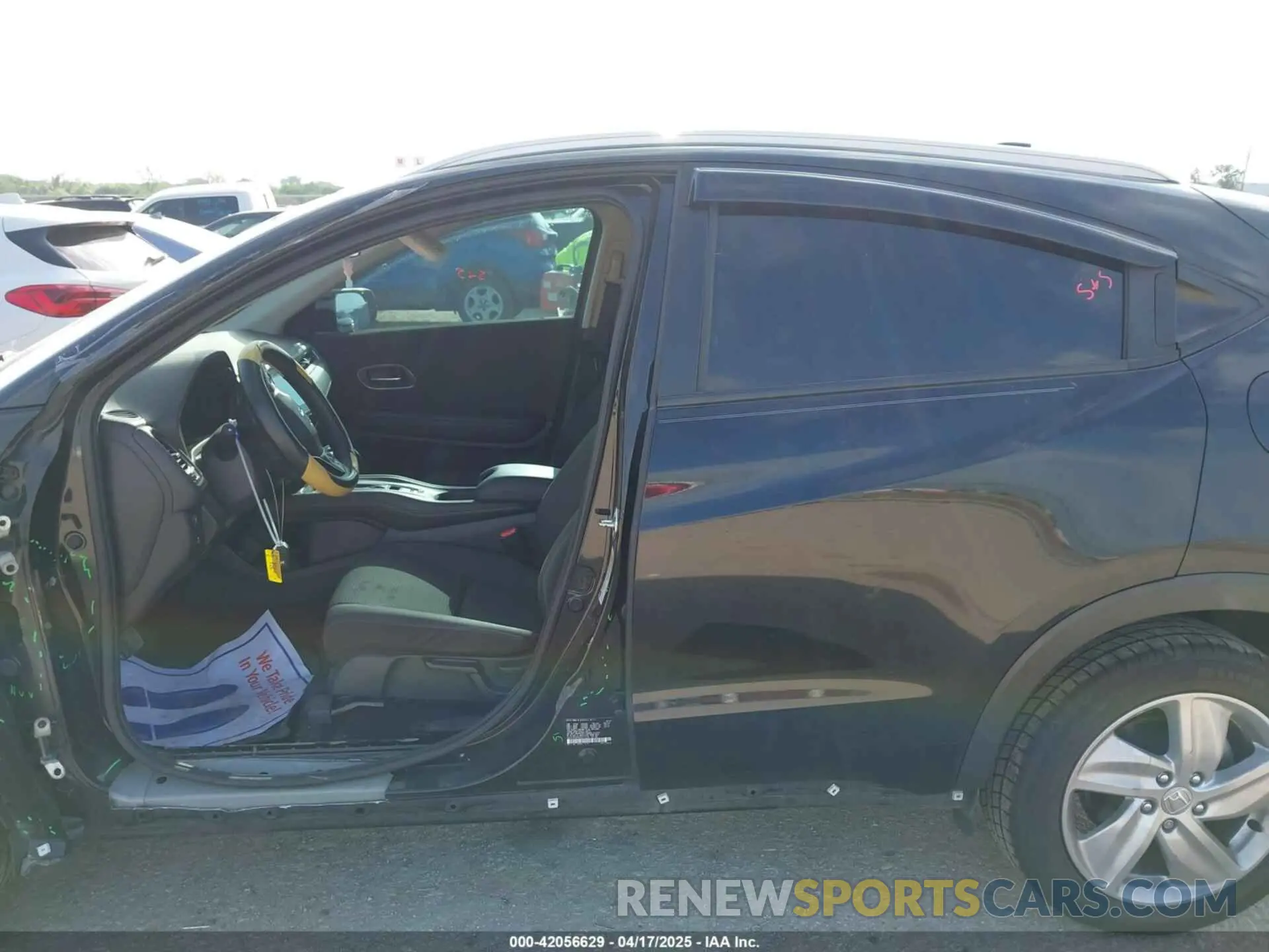 15 Photograph of a damaged car 3CZRU5H52LM712370 HONDA HR-V 2020