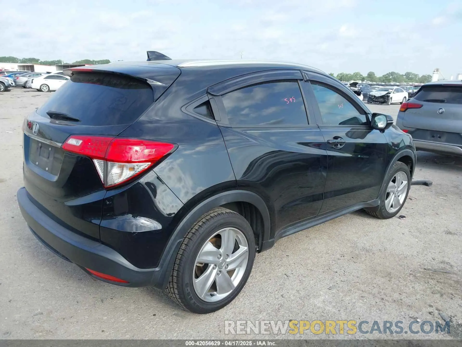 4 Photograph of a damaged car 3CZRU5H52LM712370 HONDA HR-V 2020