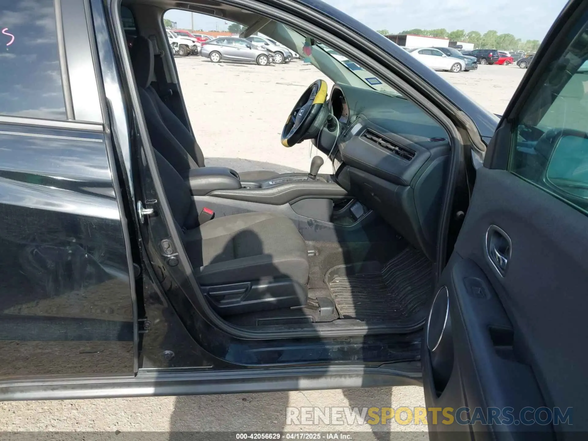 5 Photograph of a damaged car 3CZRU5H52LM712370 HONDA HR-V 2020