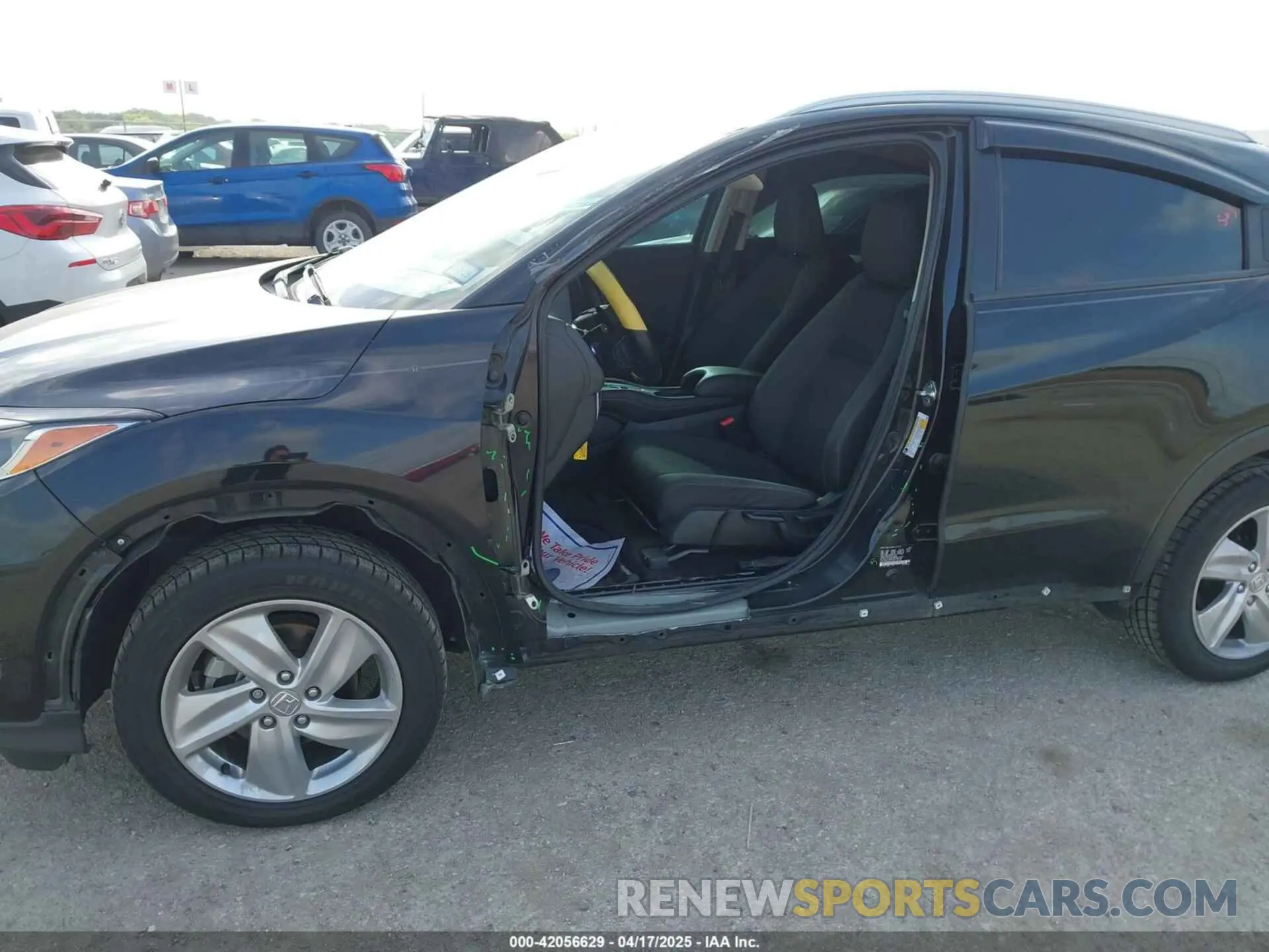 6 Photograph of a damaged car 3CZRU5H52LM712370 HONDA HR-V 2020