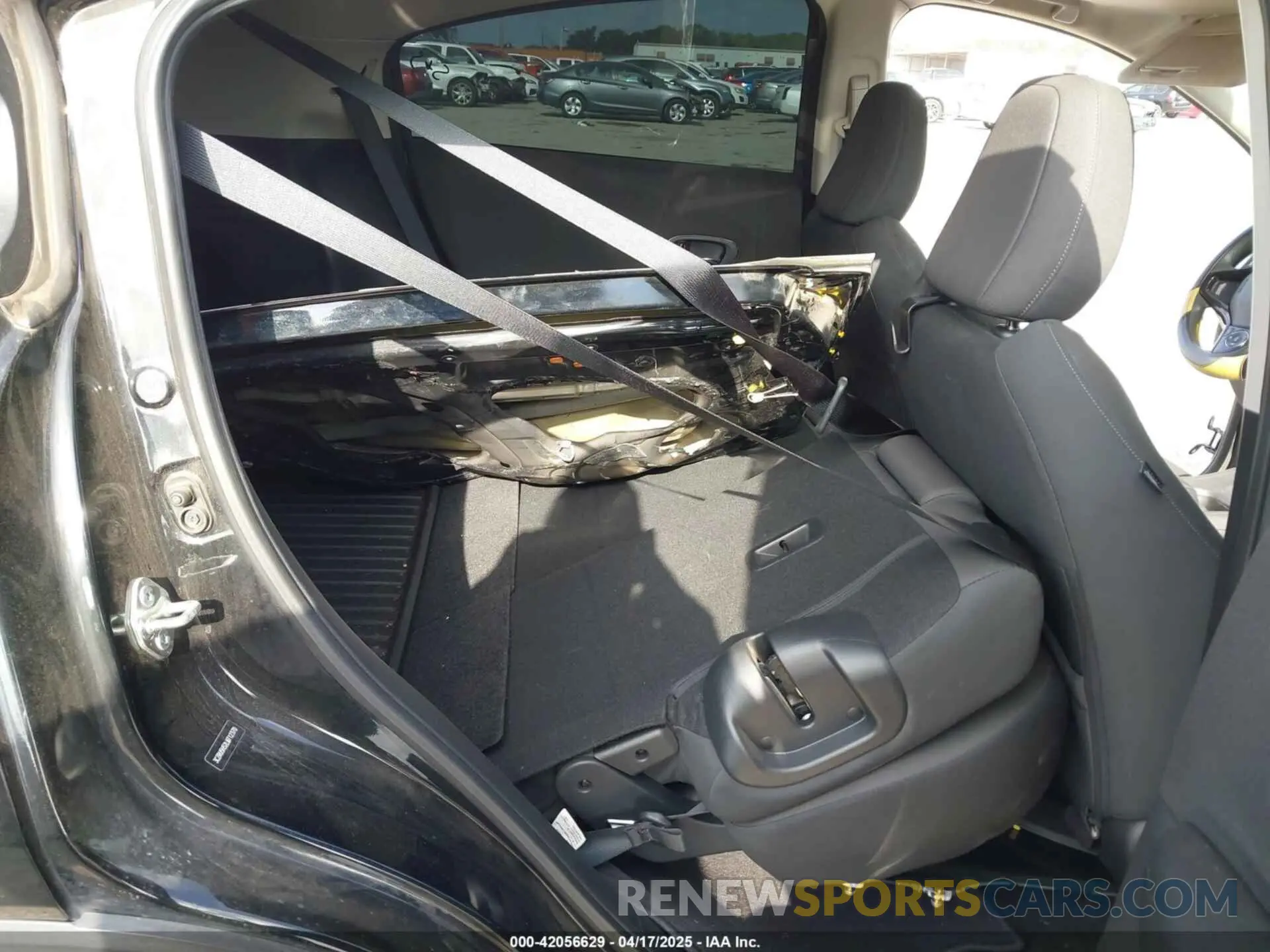 8 Photograph of a damaged car 3CZRU5H52LM712370 HONDA HR-V 2020