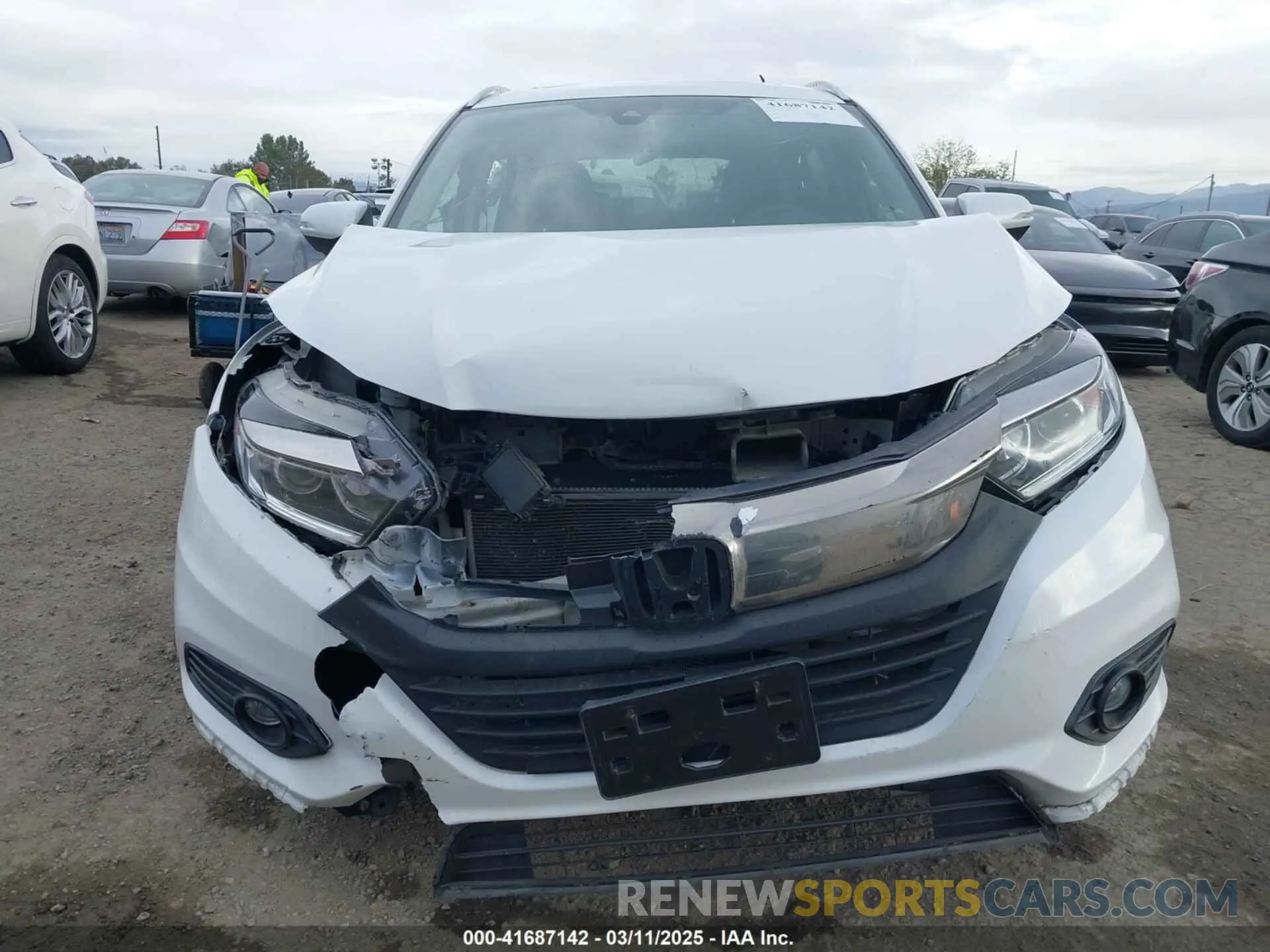 11 Photograph of a damaged car 3CZRU5H52LM713941 HONDA HR-V 2020