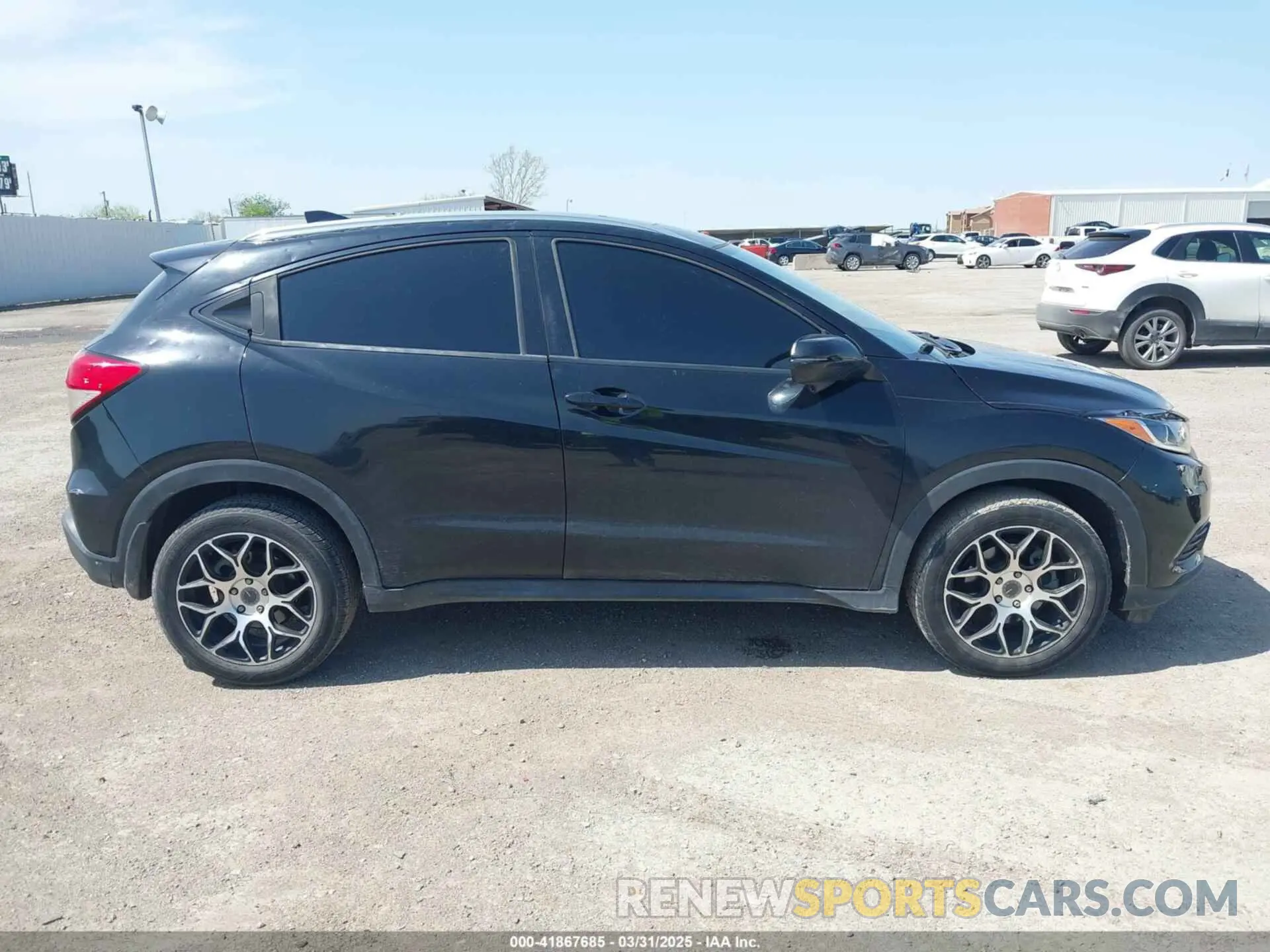 13 Photograph of a damaged car 3CZRU5H53LM706108 HONDA HR-V 2020