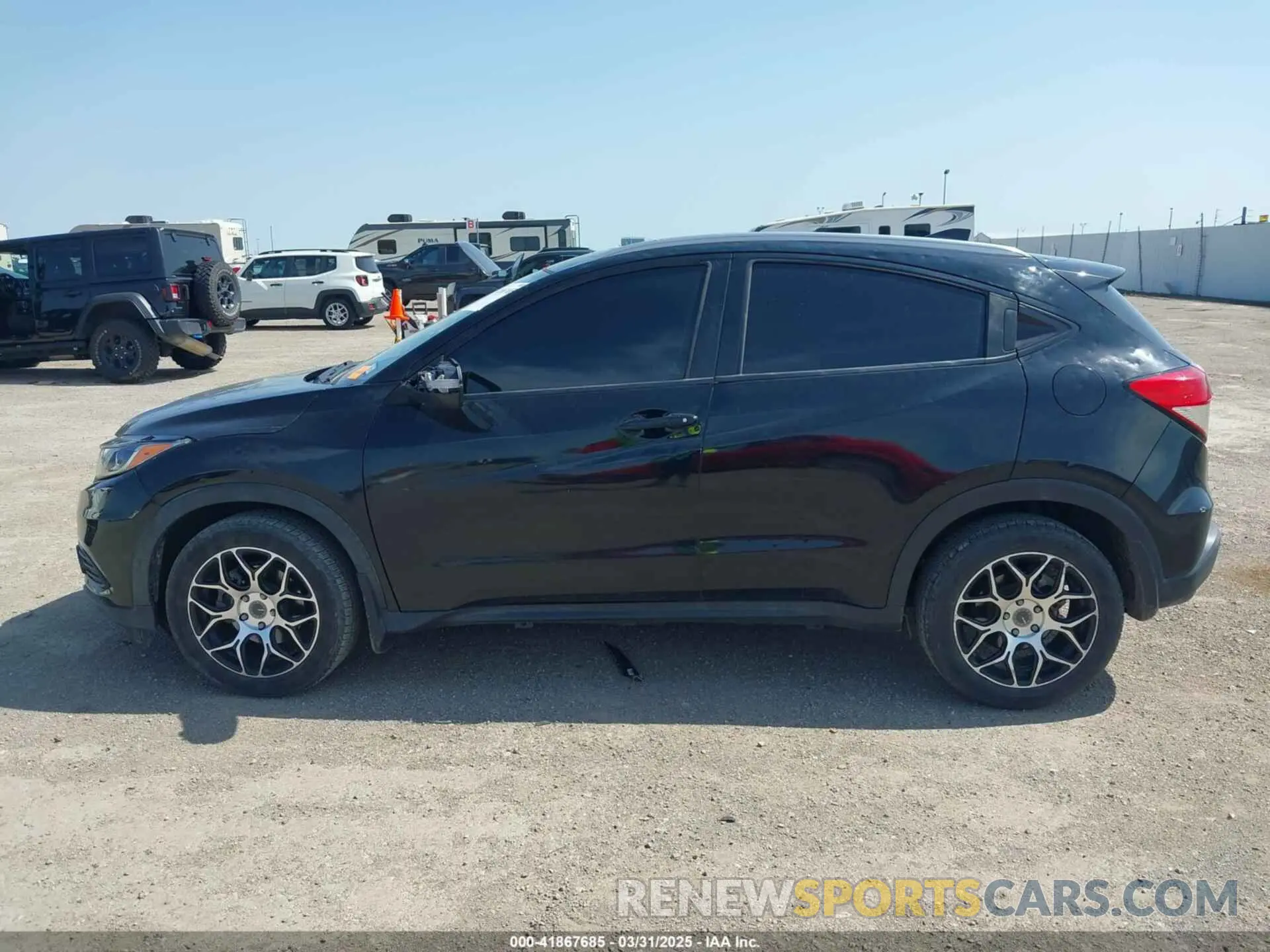 14 Photograph of a damaged car 3CZRU5H53LM706108 HONDA HR-V 2020