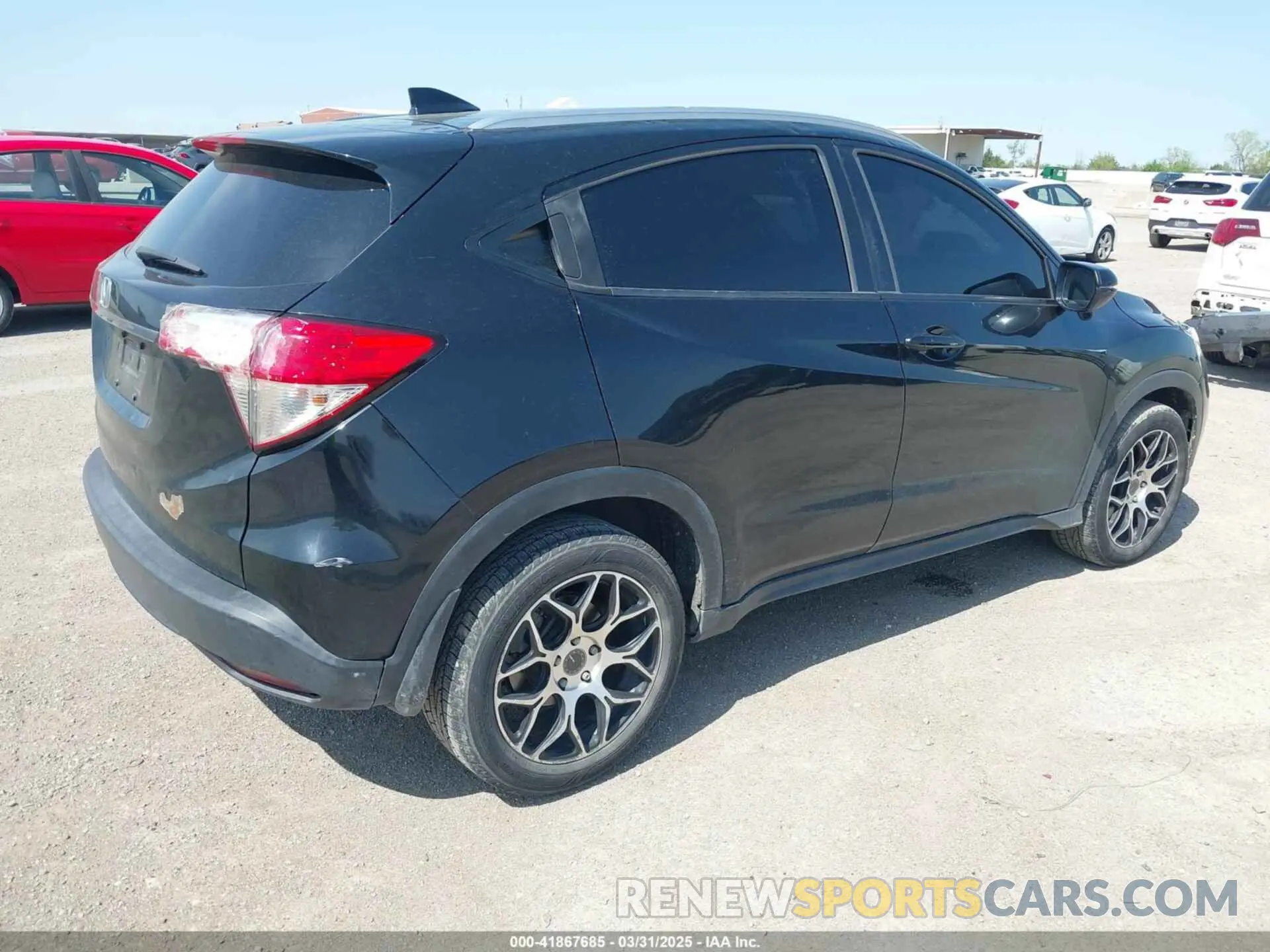 4 Photograph of a damaged car 3CZRU5H53LM706108 HONDA HR-V 2020