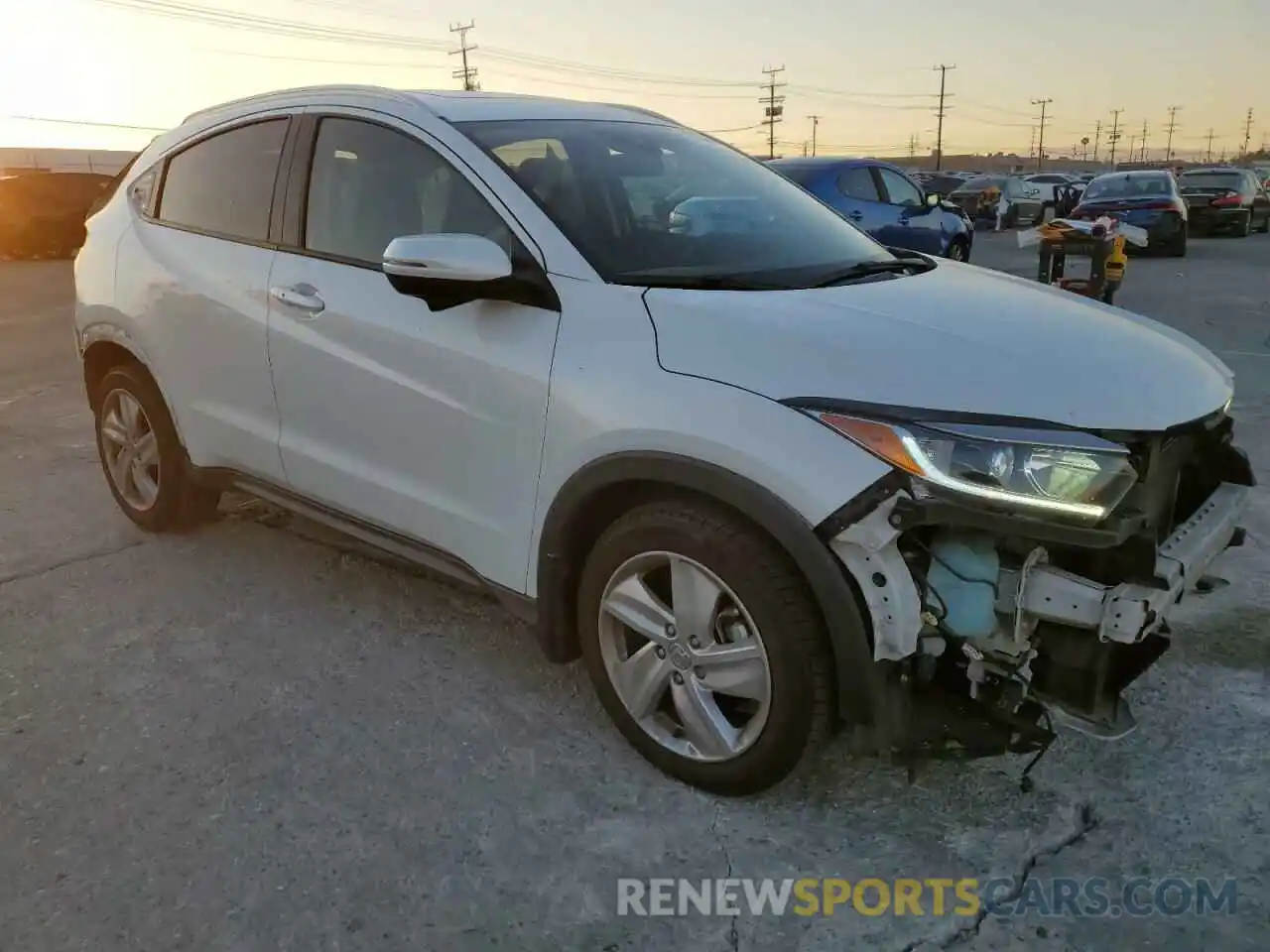 4 Photograph of a damaged car 3CZRU5H53LM716847 HONDA HR-V 2020